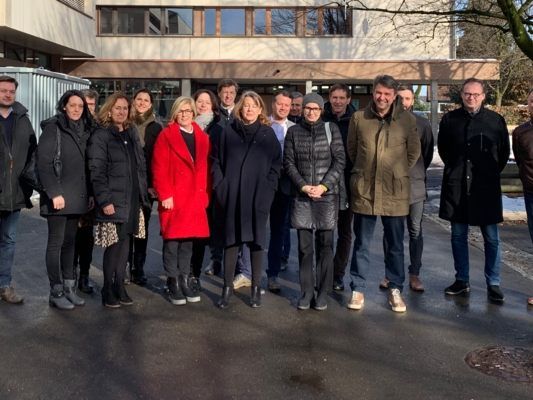 Die Jury hat sich am vergangenen Freitag konstituiert und 30 Architekten zum Wettbewerb eingeladen.