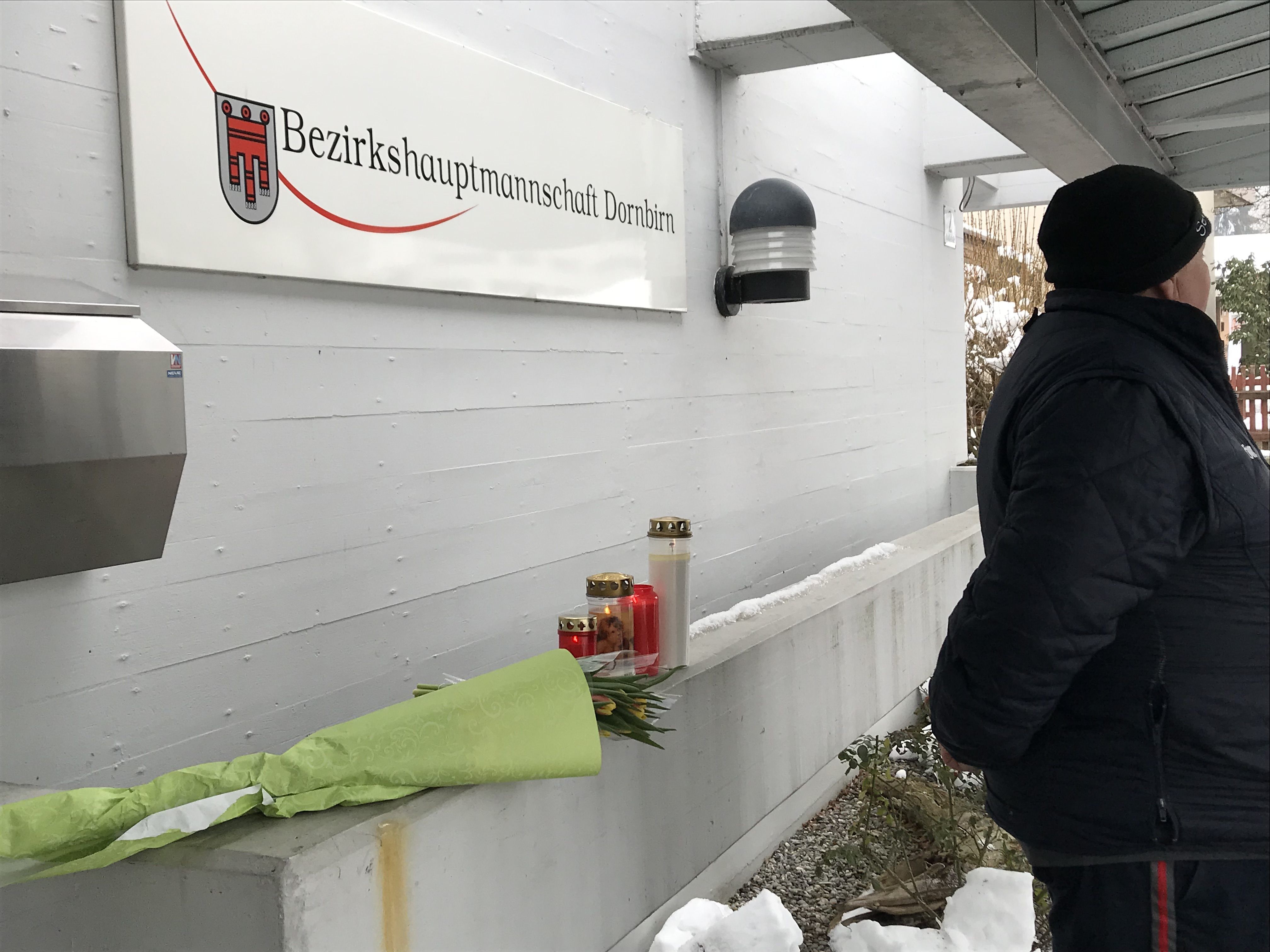 Die Sicherheitsvorkehrungen vor den Bezirkshauptmannschaften in Vorarlberg wurden verstärkt.