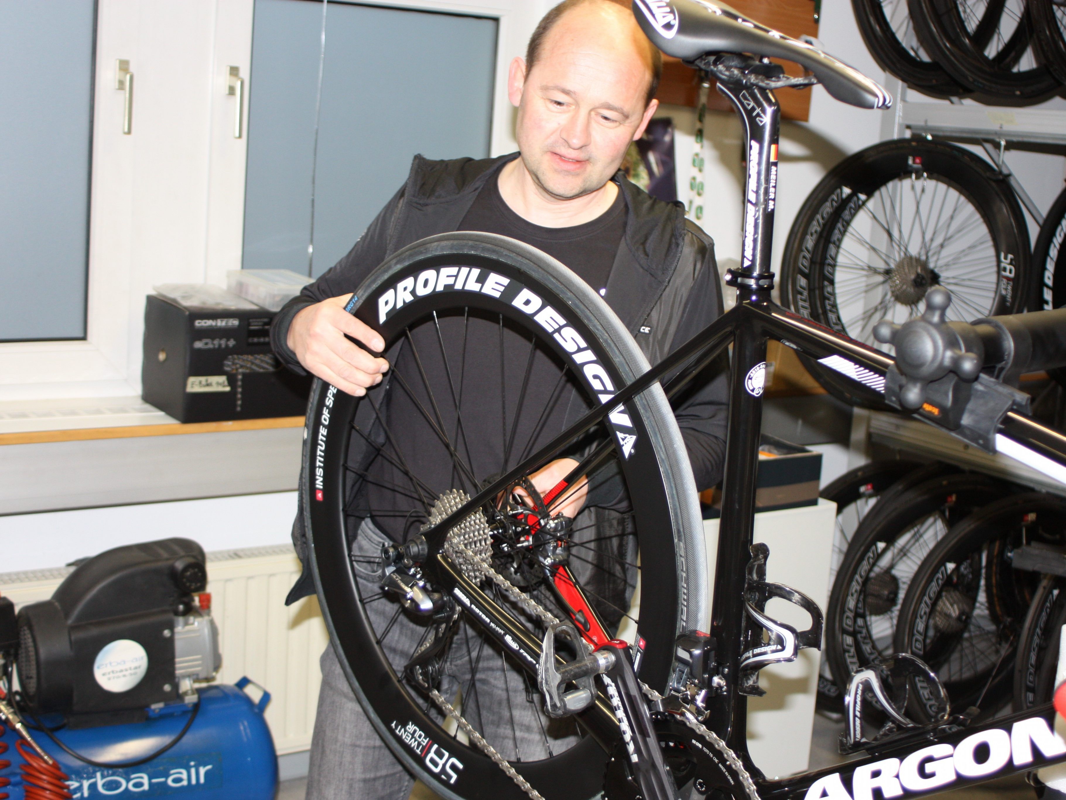 Johannes Kofler in Doppelfunktion: Sportchef und Mechaniker