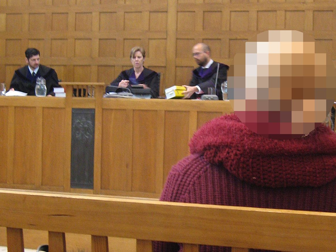 Wegen Verstoß gegen das Verbotsgesetz verurteilt: Die Zweitangeklagte.