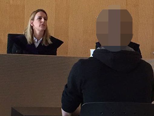 Der Angeklagte vor Richterin Claudia Hagen: "Bin unschuldig".