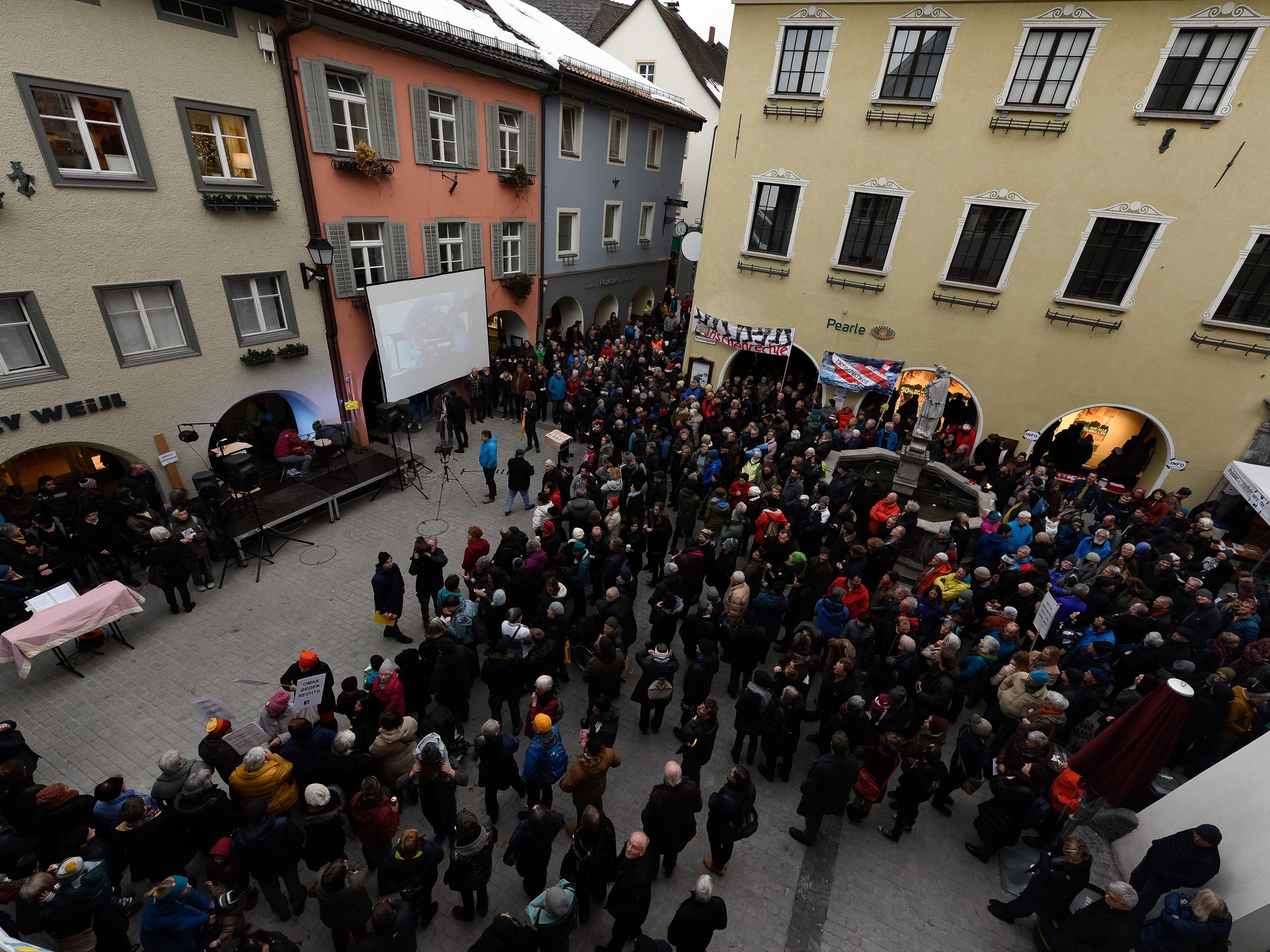 Am Sonntag gedachten viele Menschen dem ermordeten BH-Mitarbeiter.
