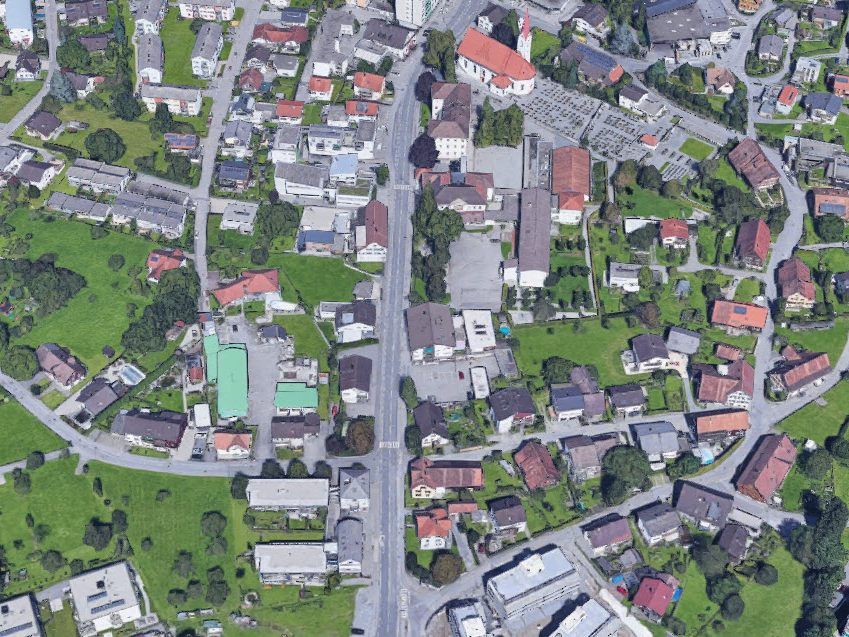 Beim Überqueren der Straße von Pkw erfasst