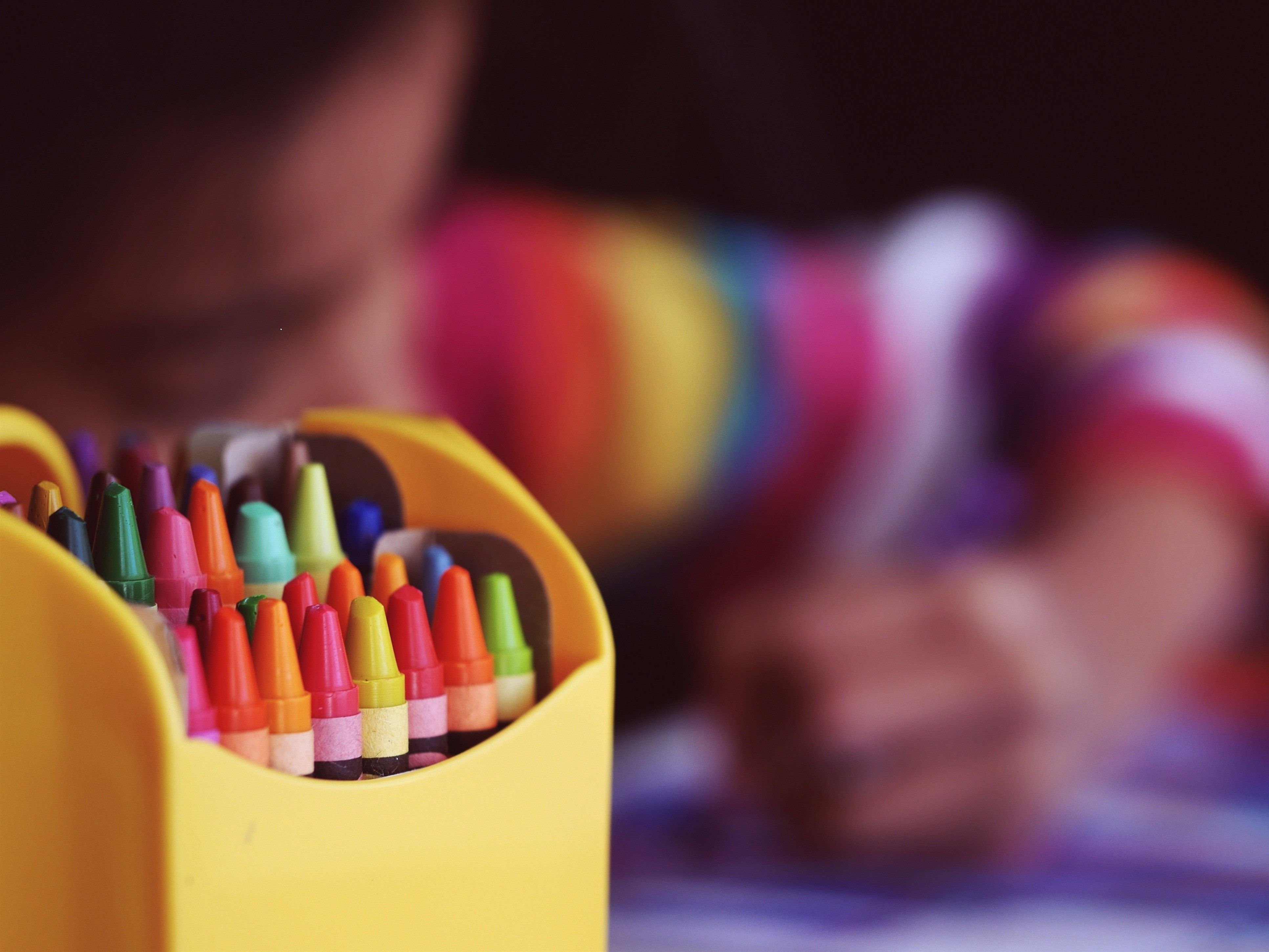 Wer seine Kinder zu Hause betreut, statt sie in einer öffentlichen Betreuung betreuuen zu lassen, bekommt von der Gemeinde Schwarzenberg Geld.