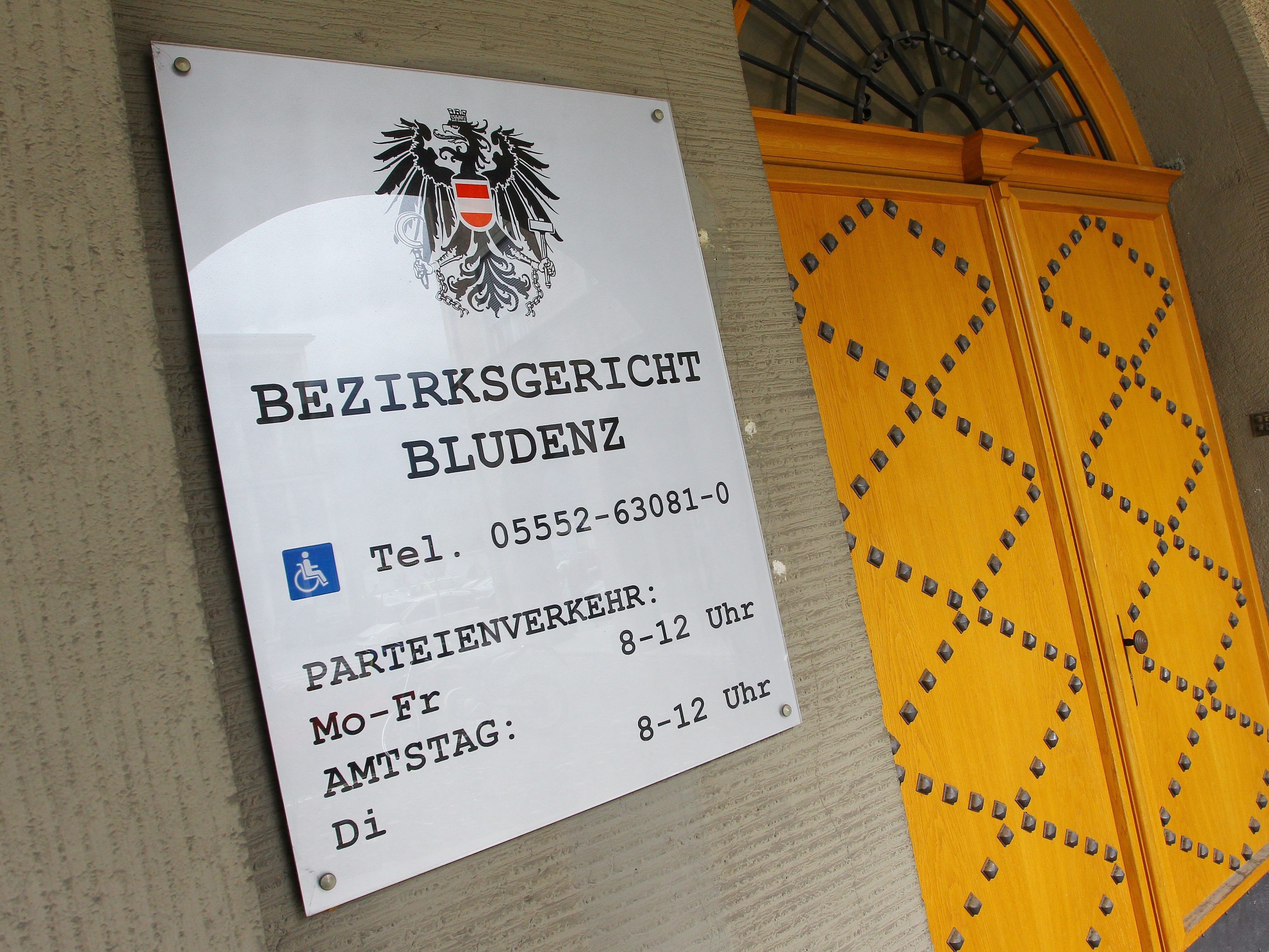 Ein Vorbestrafter drohte dem Vorsteher des Bezirkgerichts Bludenz, er werde ihn abstechen.