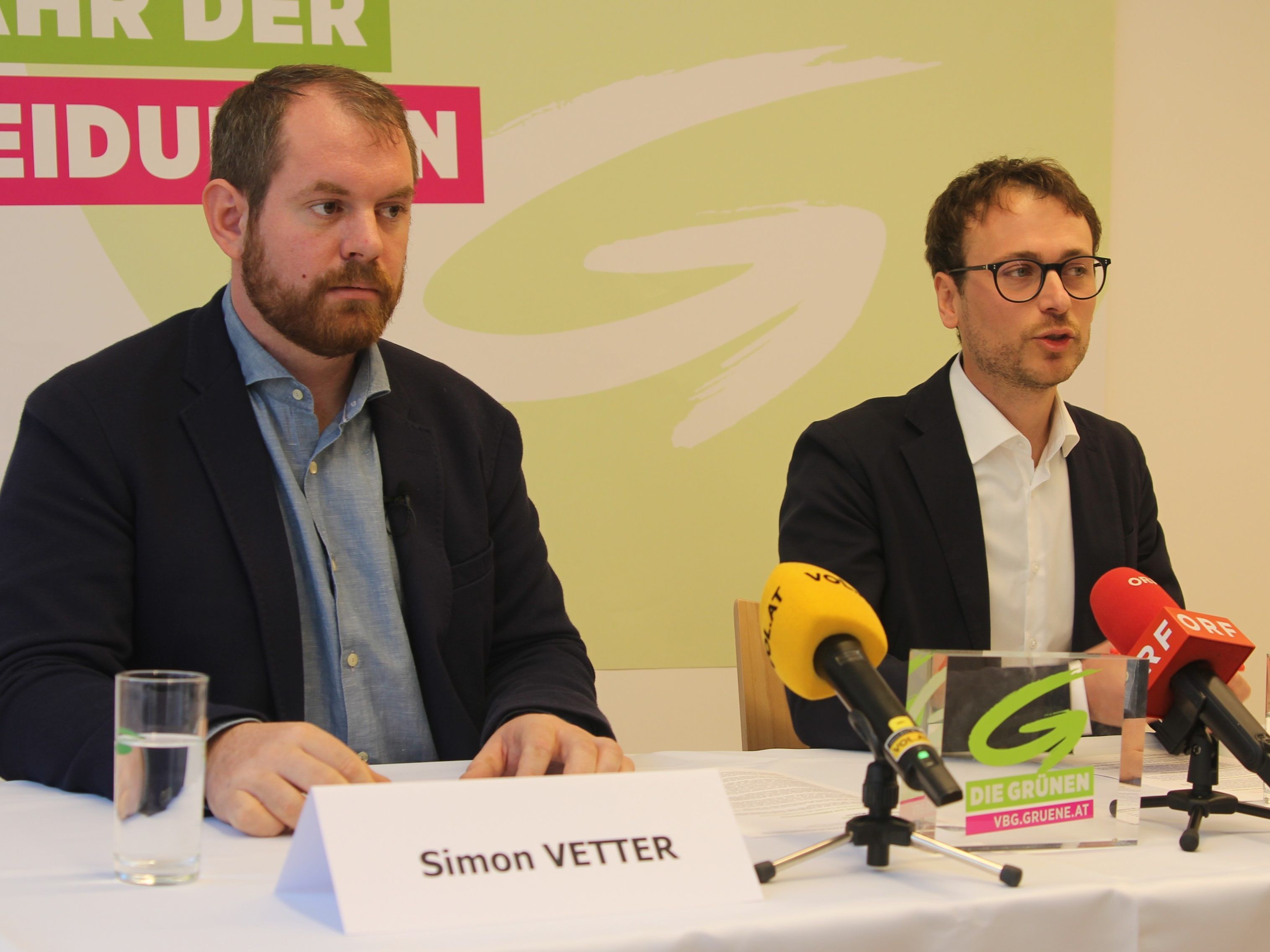 Simon Vetter und Daniel Zadra bei der Pressekonferenz am Freitag unter dem Motto "Schluss mit Tierleid".