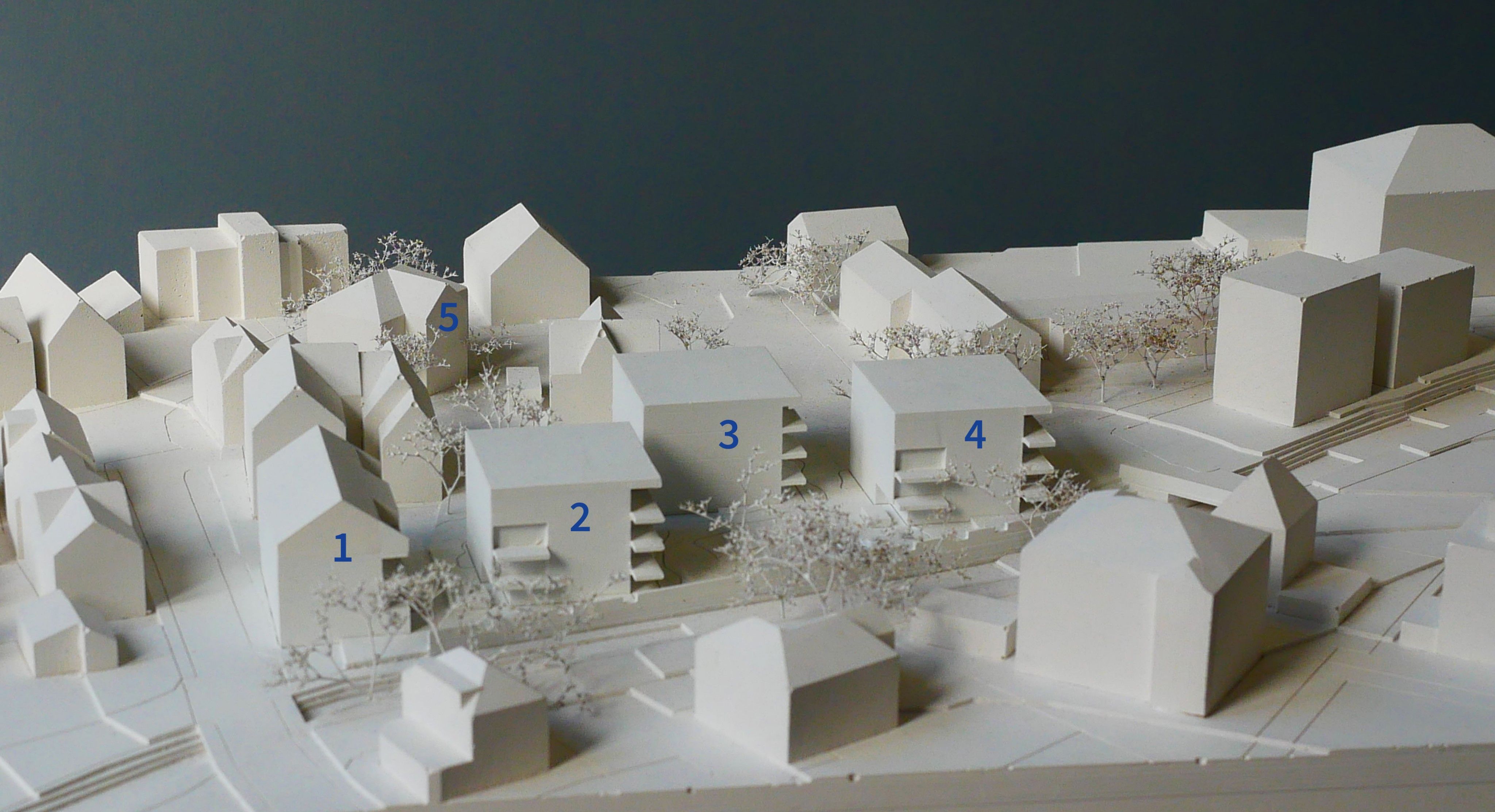 Nr. 1: neues Gebäude an der Jakob-Hannibal-Straße mit Satteldach Nr. 2, 3 und 4: neue Wohngebäude Nr. 5: Jüdisches Museum (nur zur Orientierung).