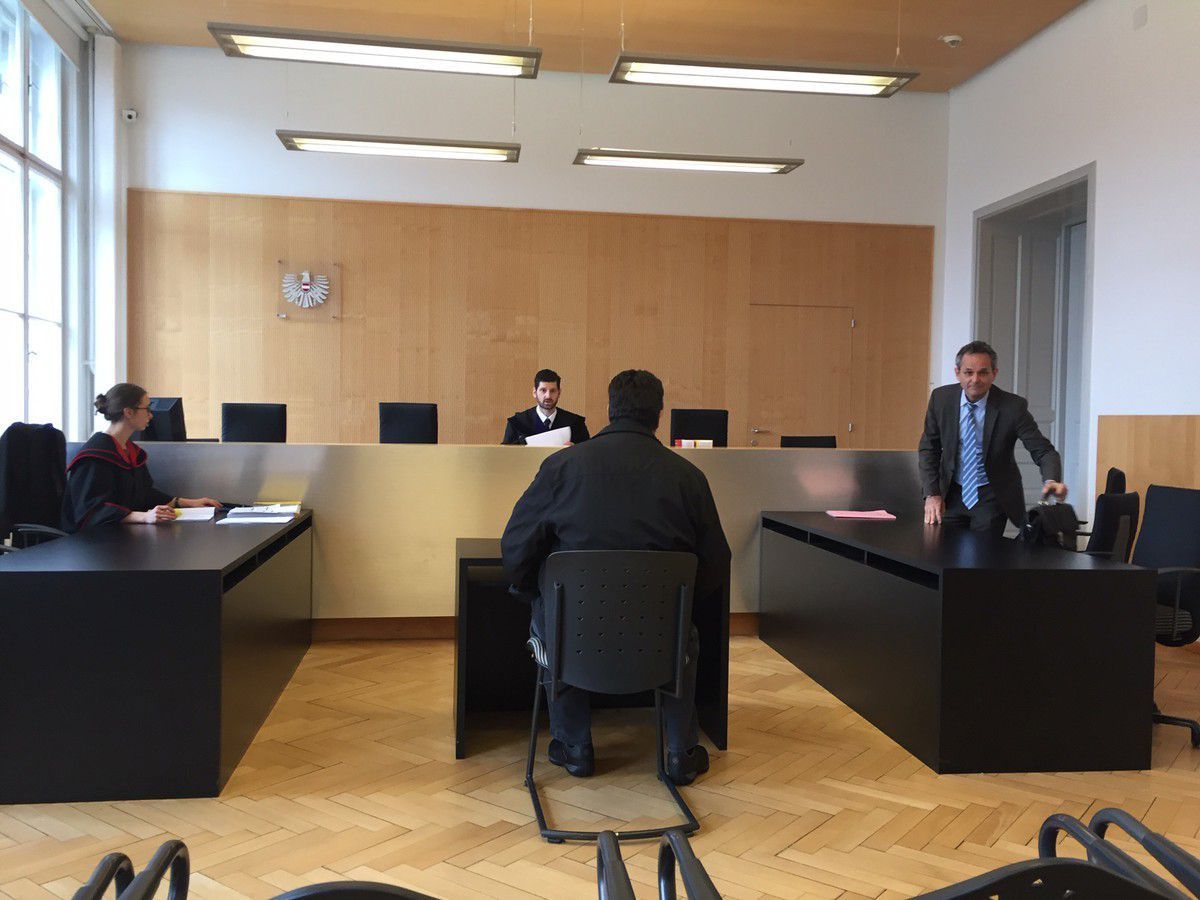 Der Angeklagte gab sich von Beginn an geständig und versicherte, nie mehr einen Führerschein besitzen zu wollen.