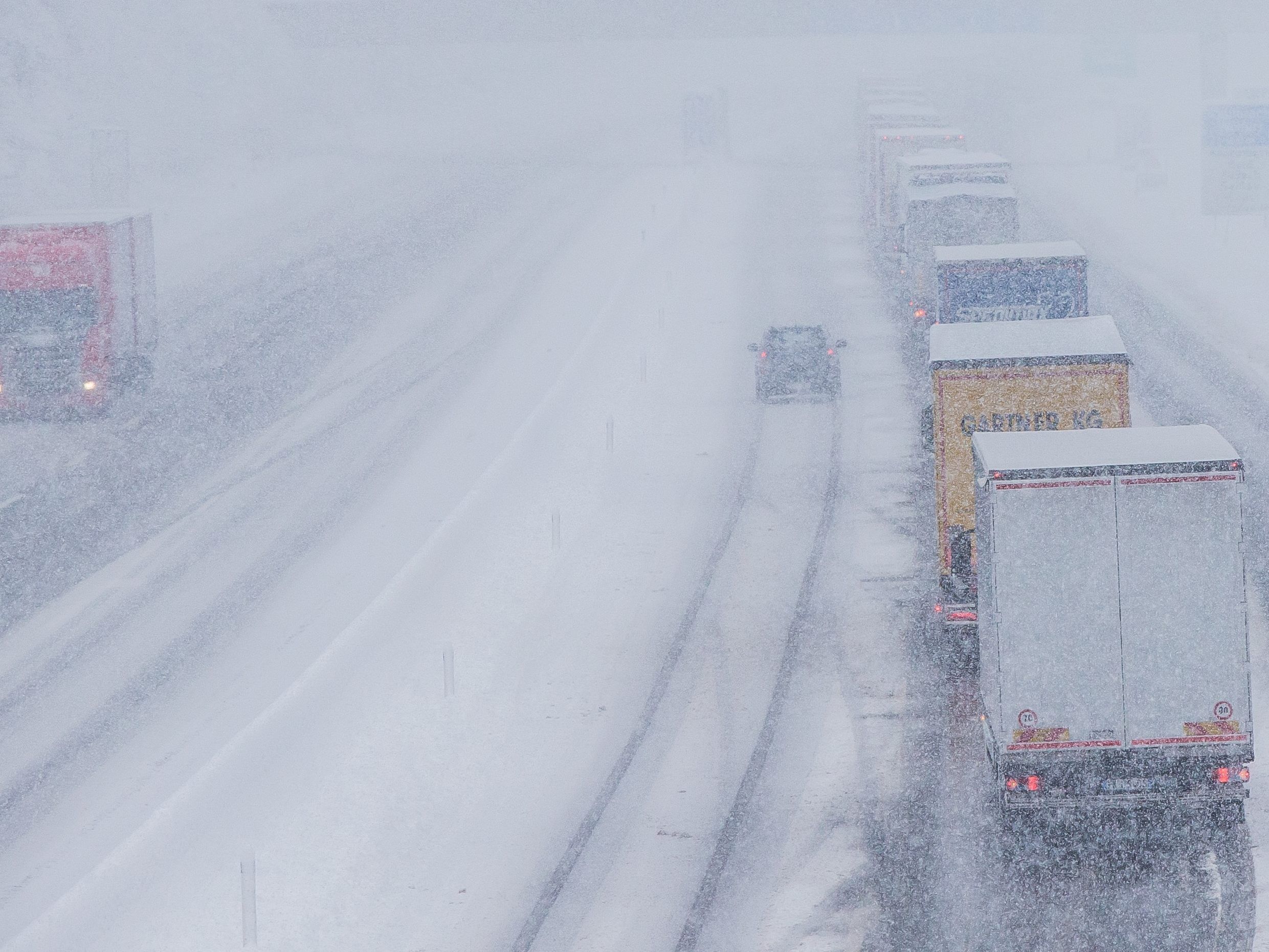 Es schneit noch einmal bis ins Rheintal herunter.