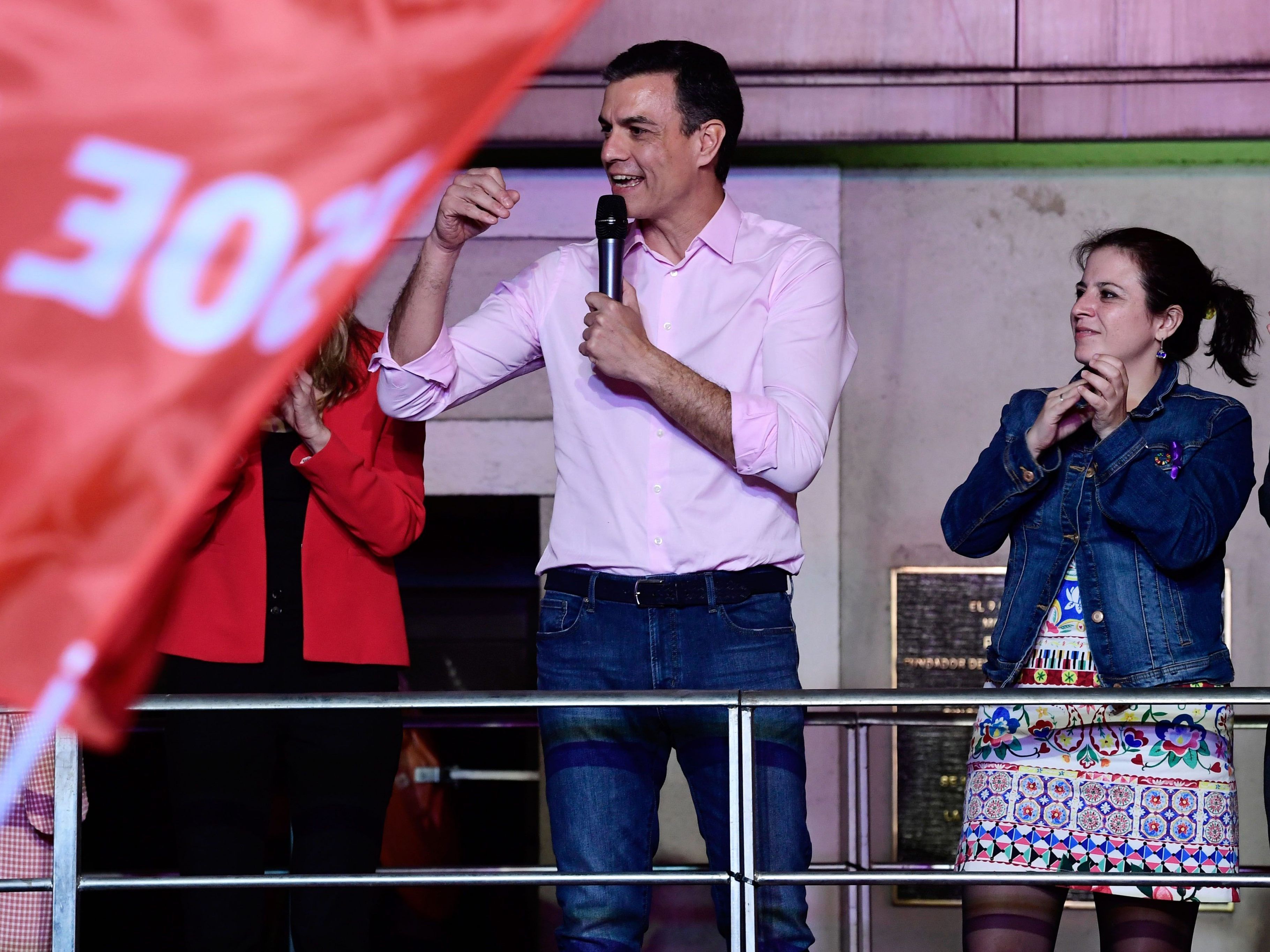 Die Sozialdemokraten feiern ihren Wahlsieg.