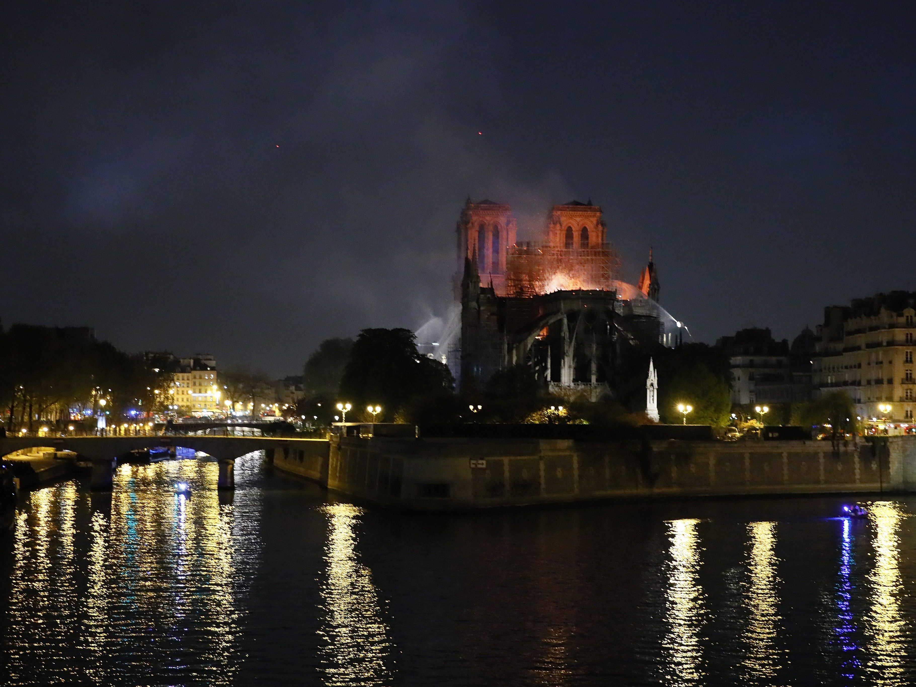 Die Reaktionen aus der Politik zum Brand der Kathedrale Notre Dame.