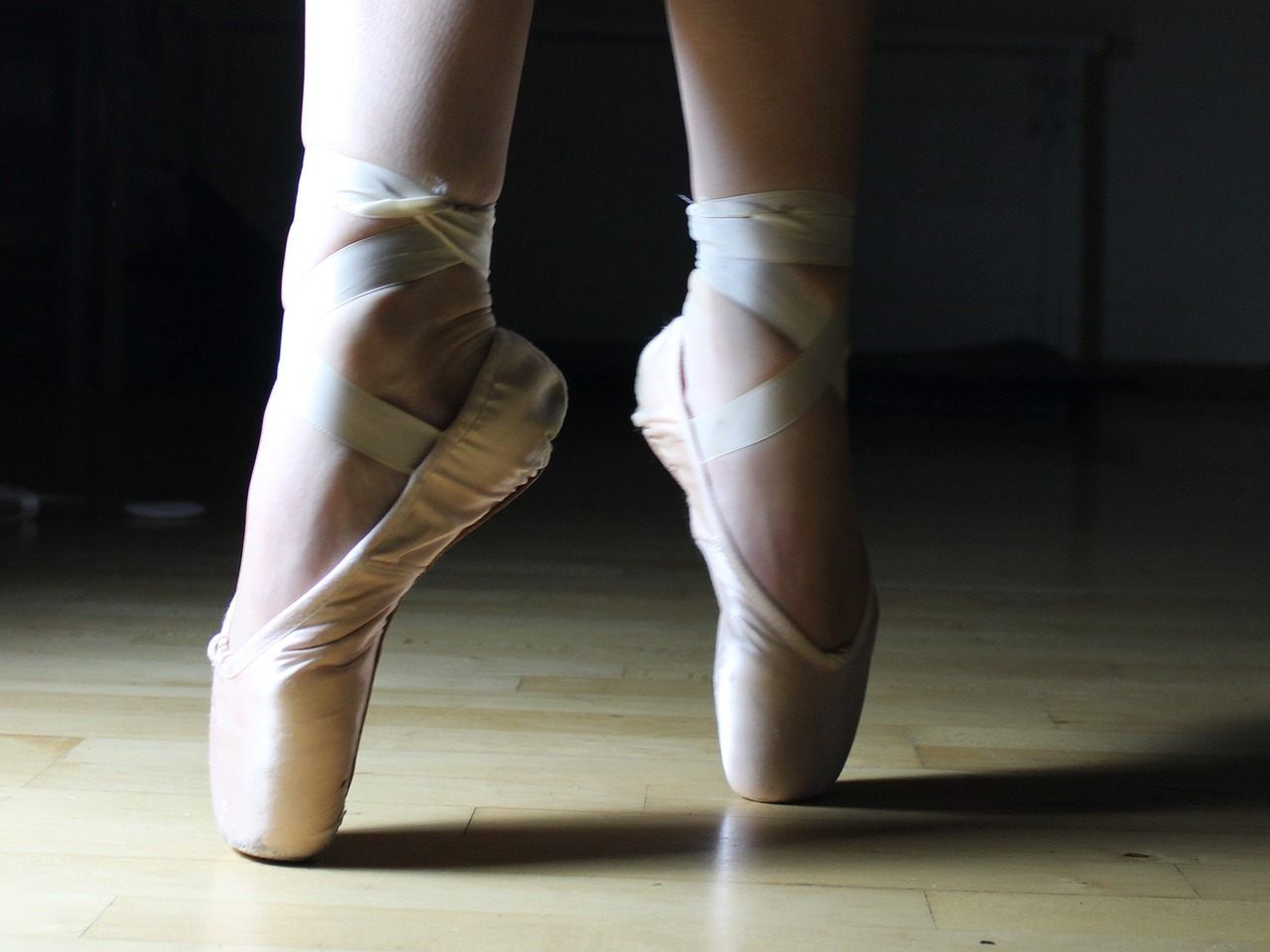 Die Wiener Ballettakademie hat eine betroffene Lehrerin bereits entlassen.