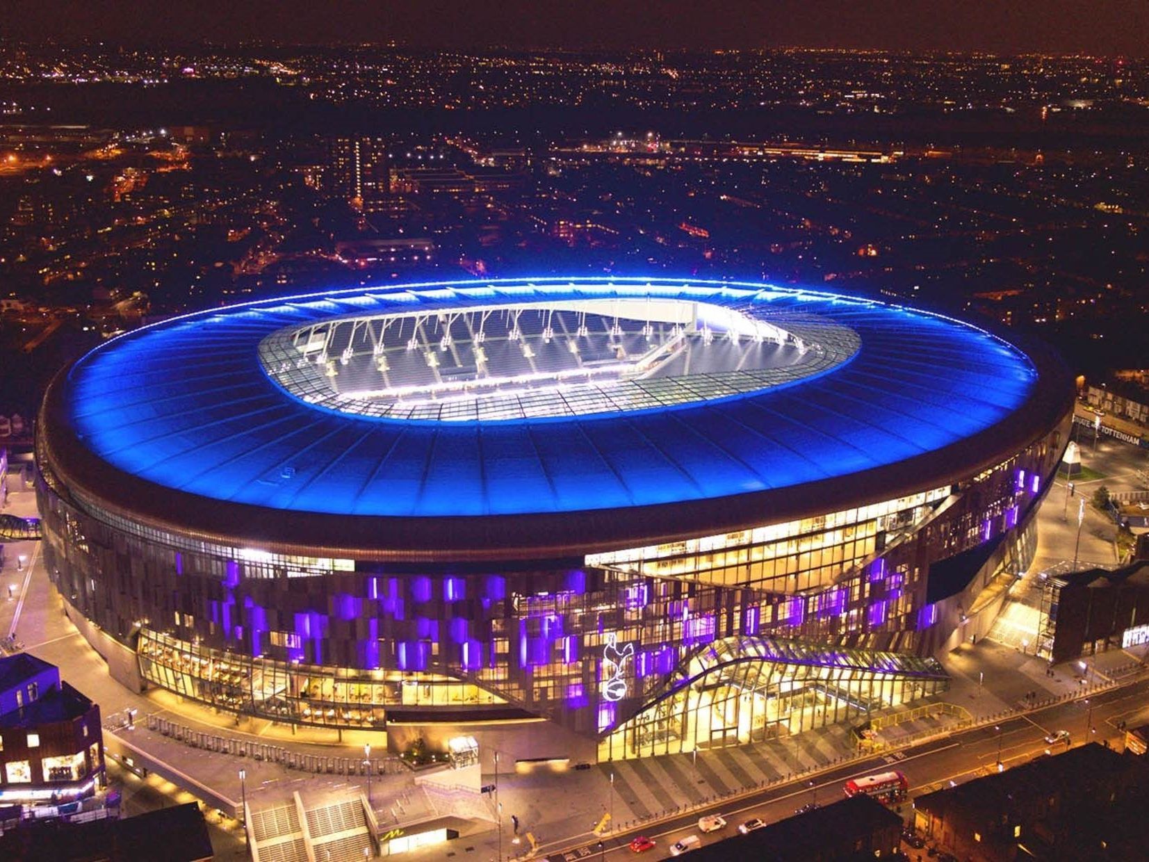 Im brandneuen Tottenham Hotspur Stadion wurden über 77.000 Leuchten der Zumtobel Group Marken acdc, Thorn und Zumtobel installiert.
