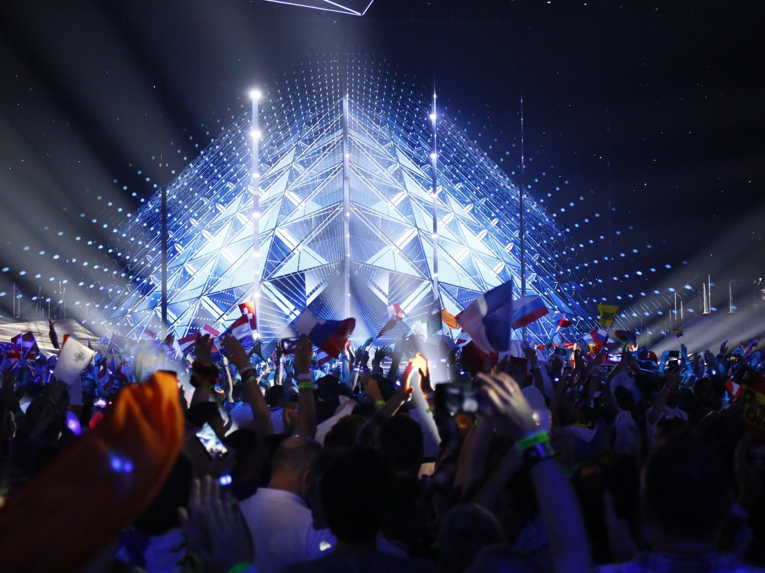 26 Länder kämpfen im ESC-Finale um die begehrte Trophäe.