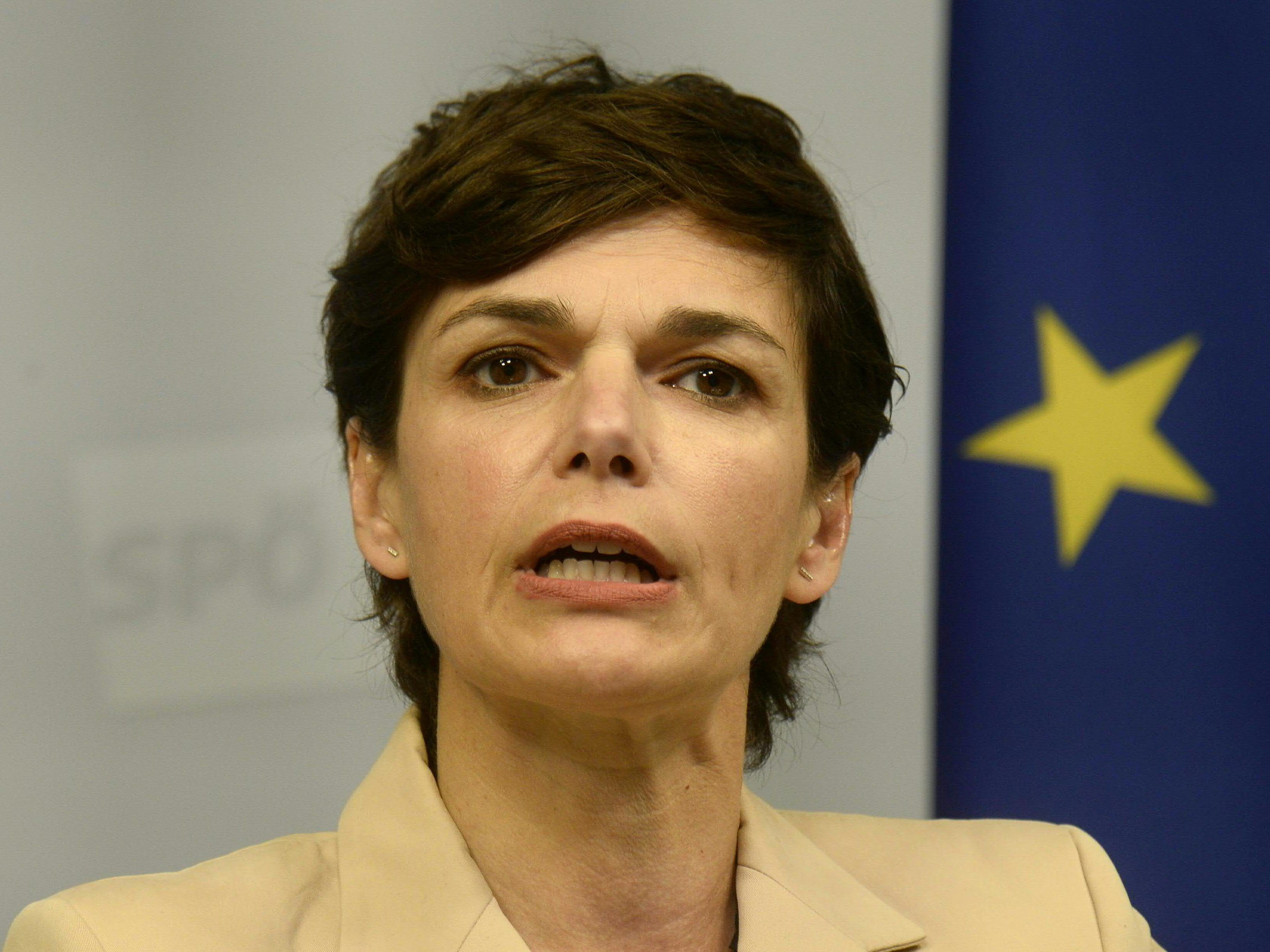 SPÖ-Bundesparteivorsitzende Pamela Rendi-Wagner sieht ein Misstrauensvotum als "kein vorrangiges Thema"
