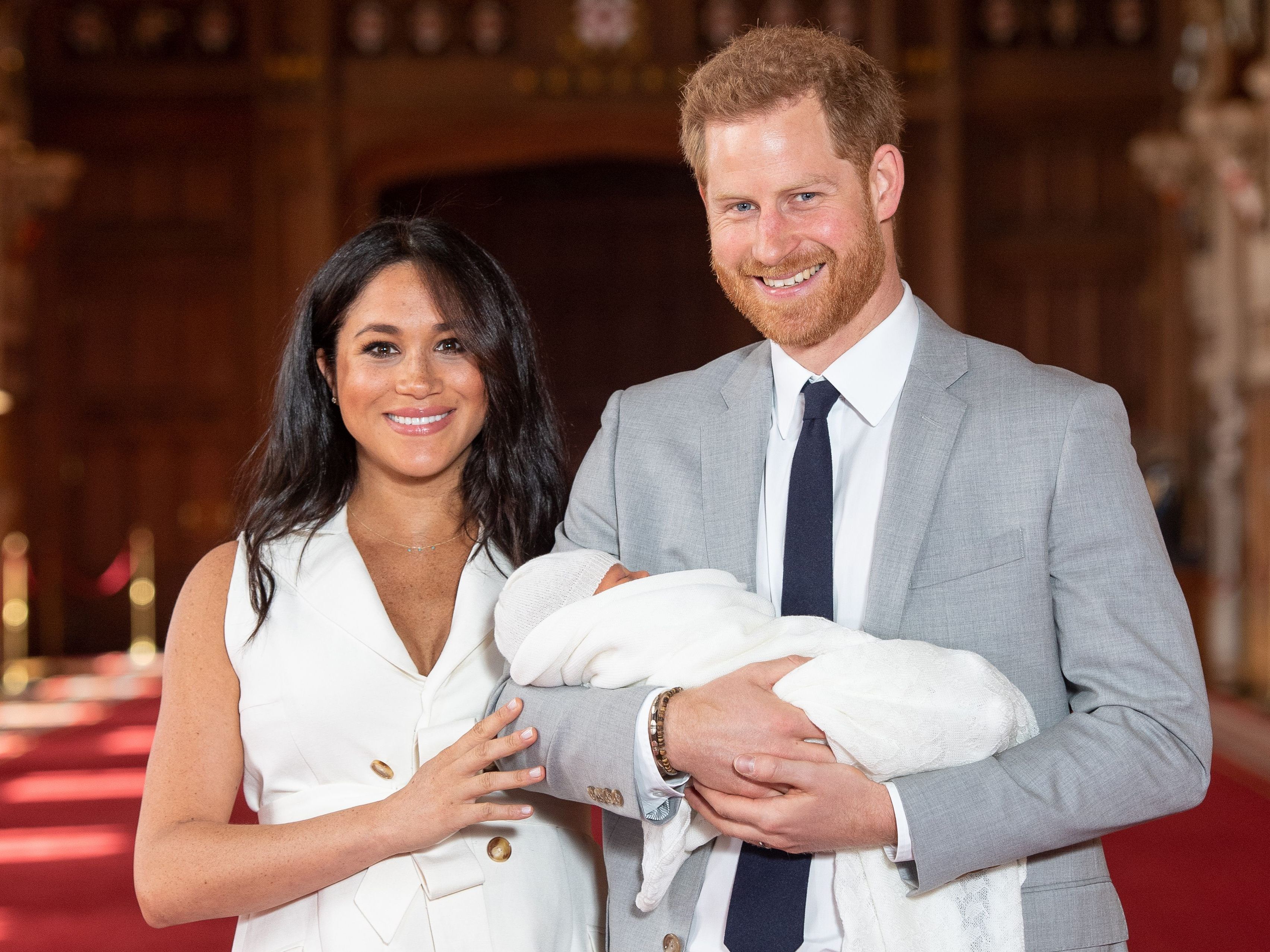 Die stolzen Eltern mit dem neugeborenen Royal.