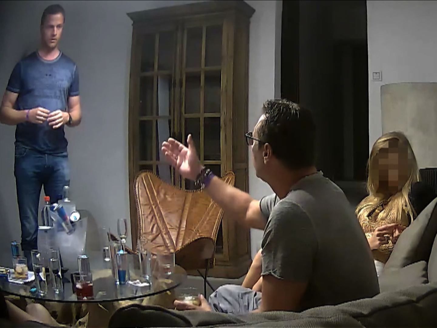 Strache und Gudenus werden von vermeintlicher russischer Oligarchennichte hinters Licht geführt.