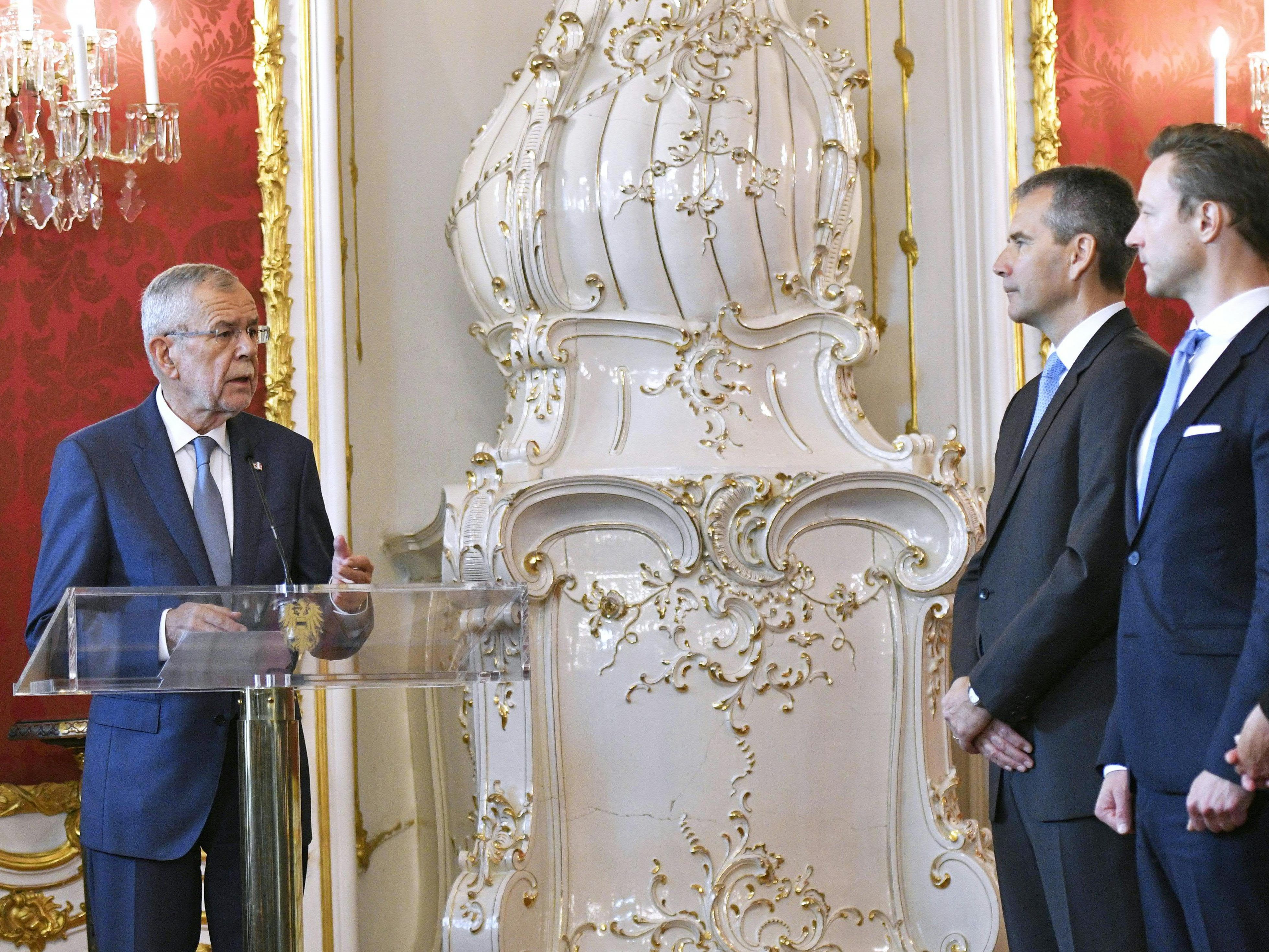 Der Bundespräsident hat die Regierung Kurz aus ihrem Amt enthoben.