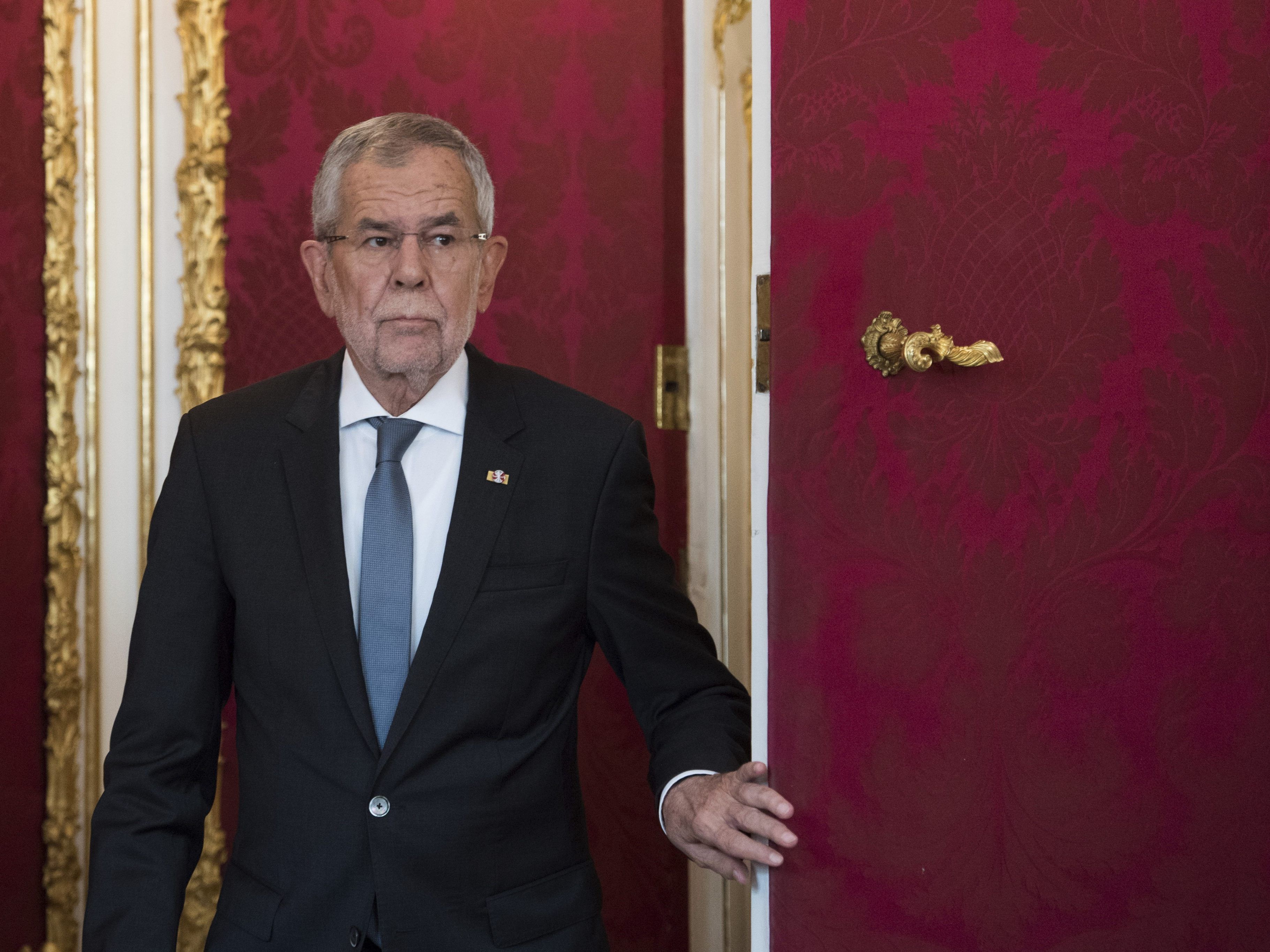 Van der Bellen wird ab 21 Uhr erklären, wie es weitergeht.