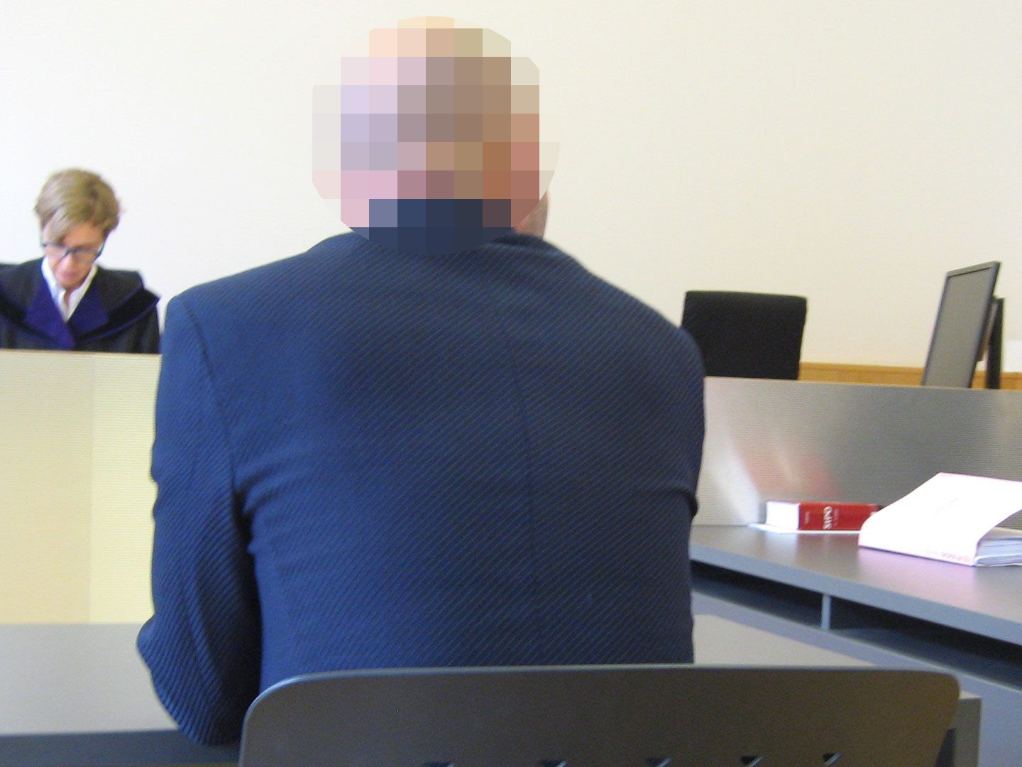 Nur bedingte Haftstrafe wegen umfassenden Geständnisses.