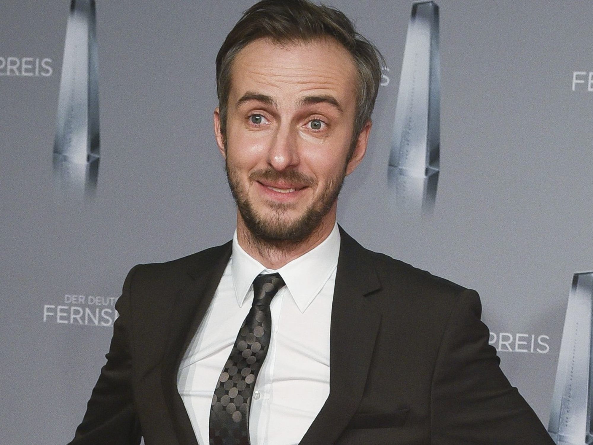 In einem Interview schoss Jan Böhmermann gegen Kurz und Strache.