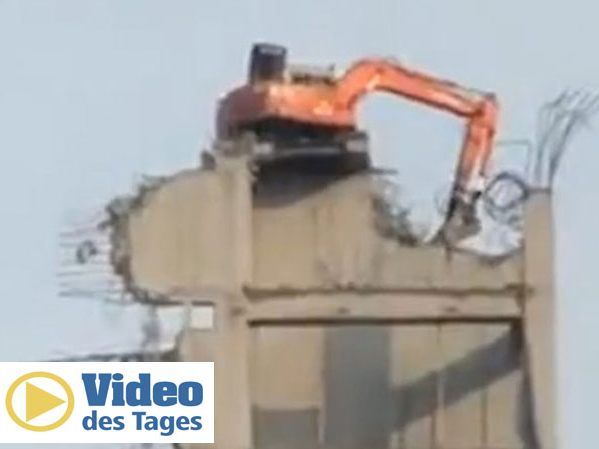 Eine komische Methode, ein Haus abzureißen.
