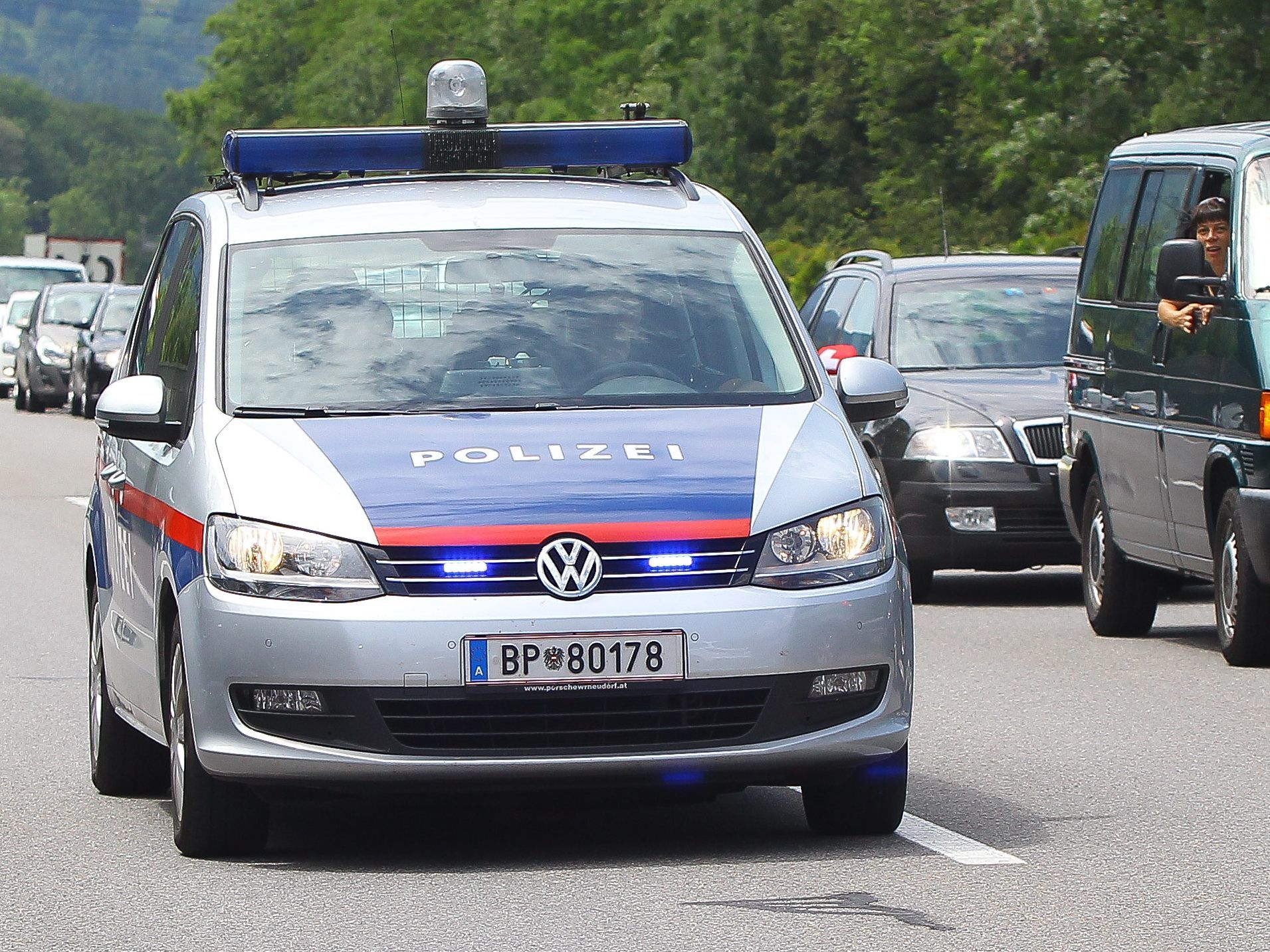 Die Bergungsarbeiten nach dem Unfall dauerten eine Stunde (Symbolfoto).