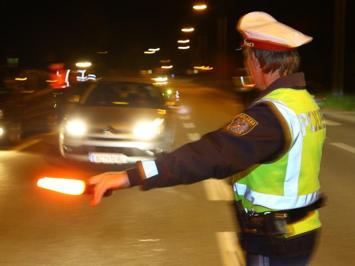 15 Fahrzeuglenkern wurde die Weiterfahrt wegen einer entsprechenden Beeinträchtigung untersagt