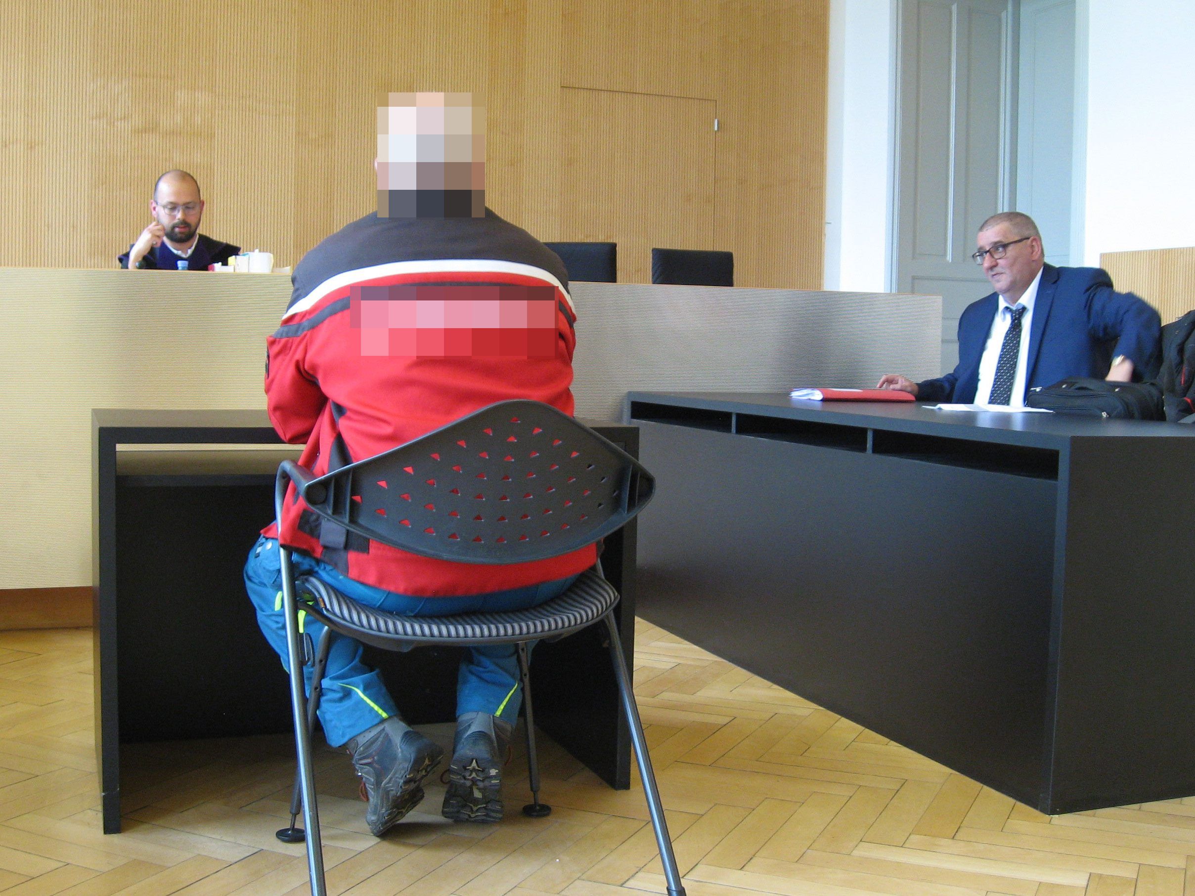Der Angeklagte ist haftunfähig.