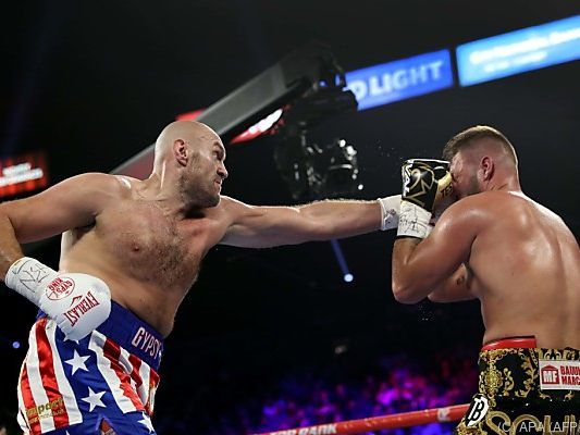 Schwarz musste einen Schlaghagel von Fury hinnehmen
