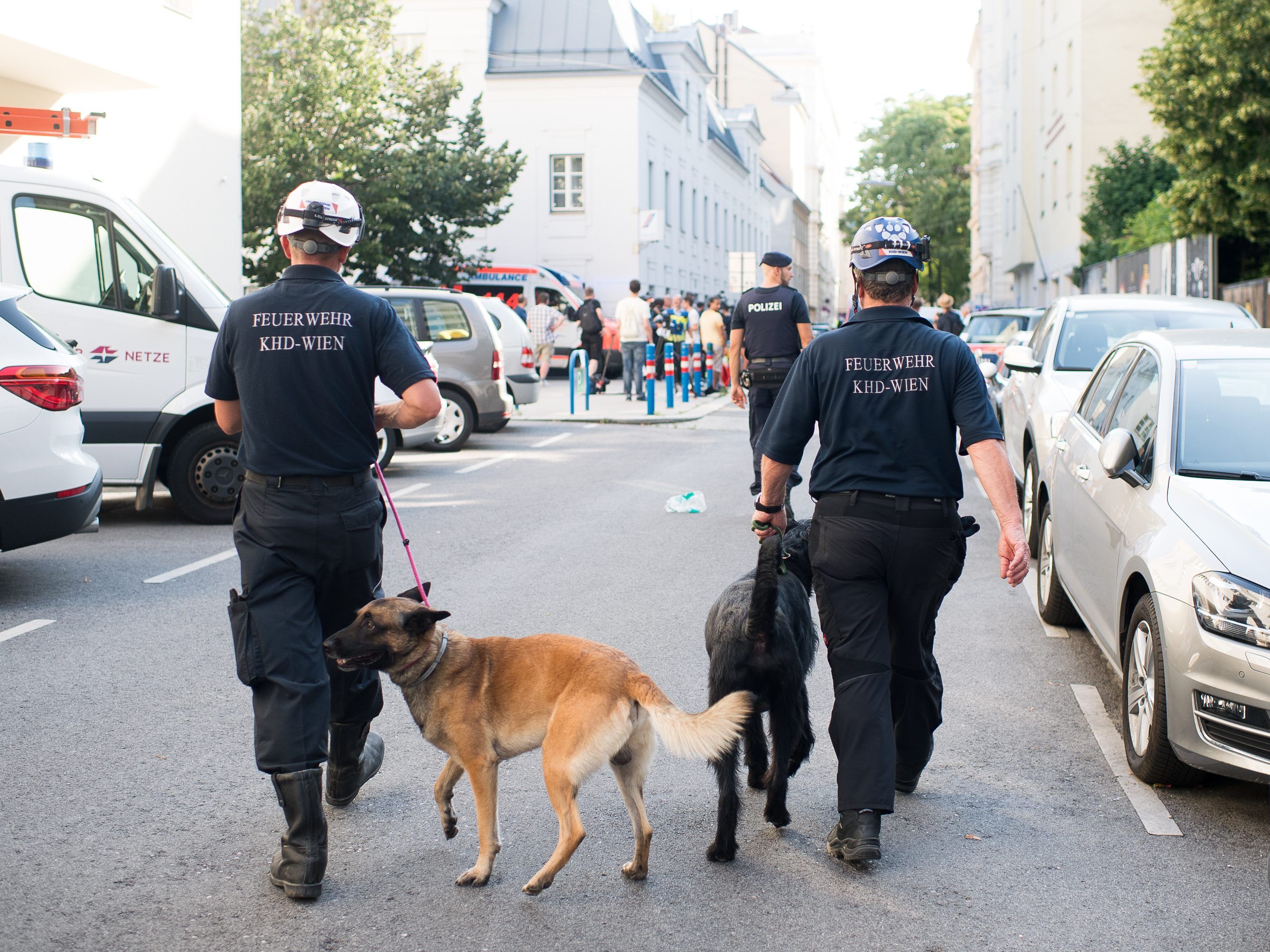 Die Leiche der Frau wurde innerhalb des Gebäudes geborgen.
