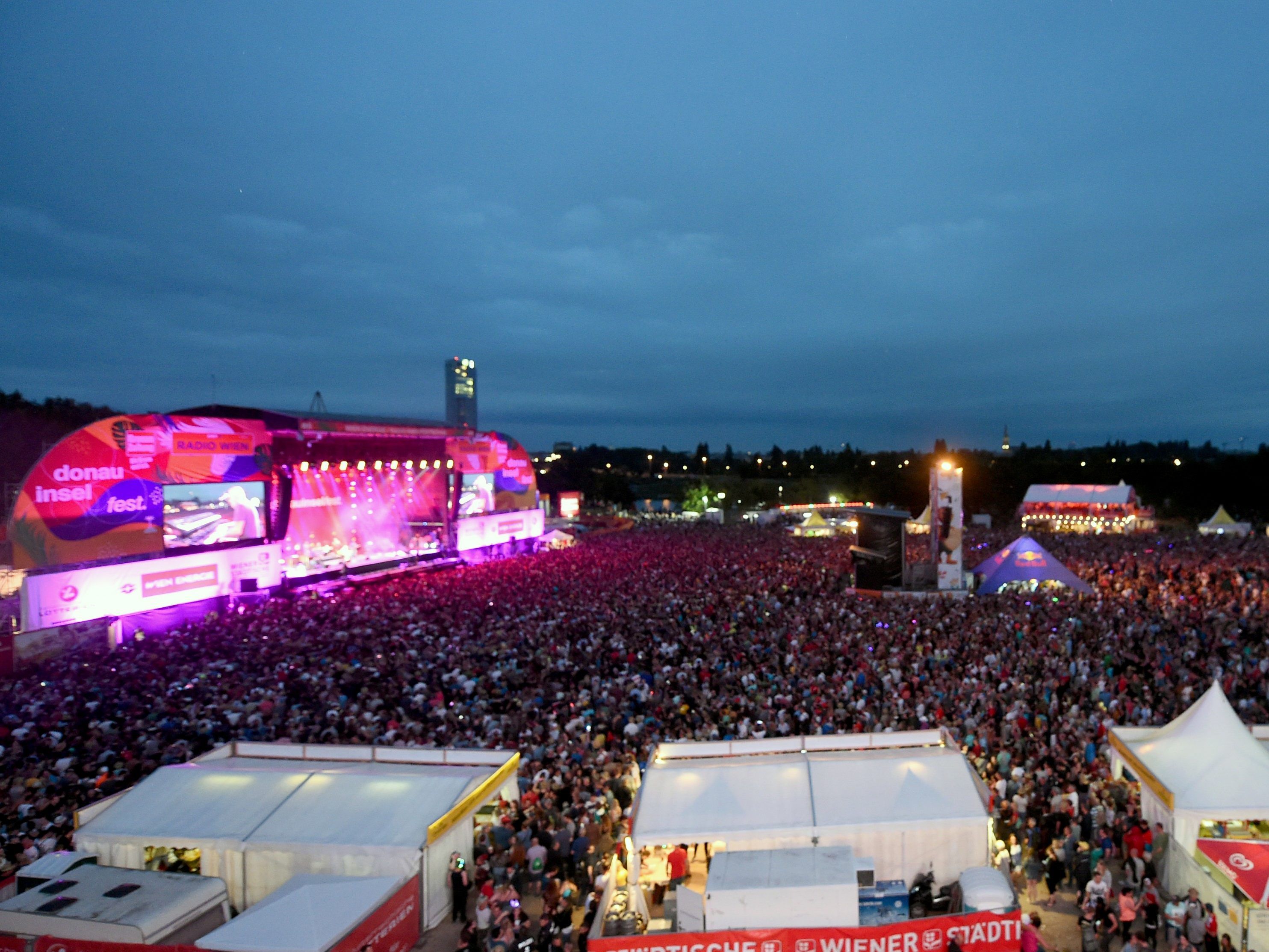 Die Ö3-Bühne am Samstagabend beim Donauinselfest 2019