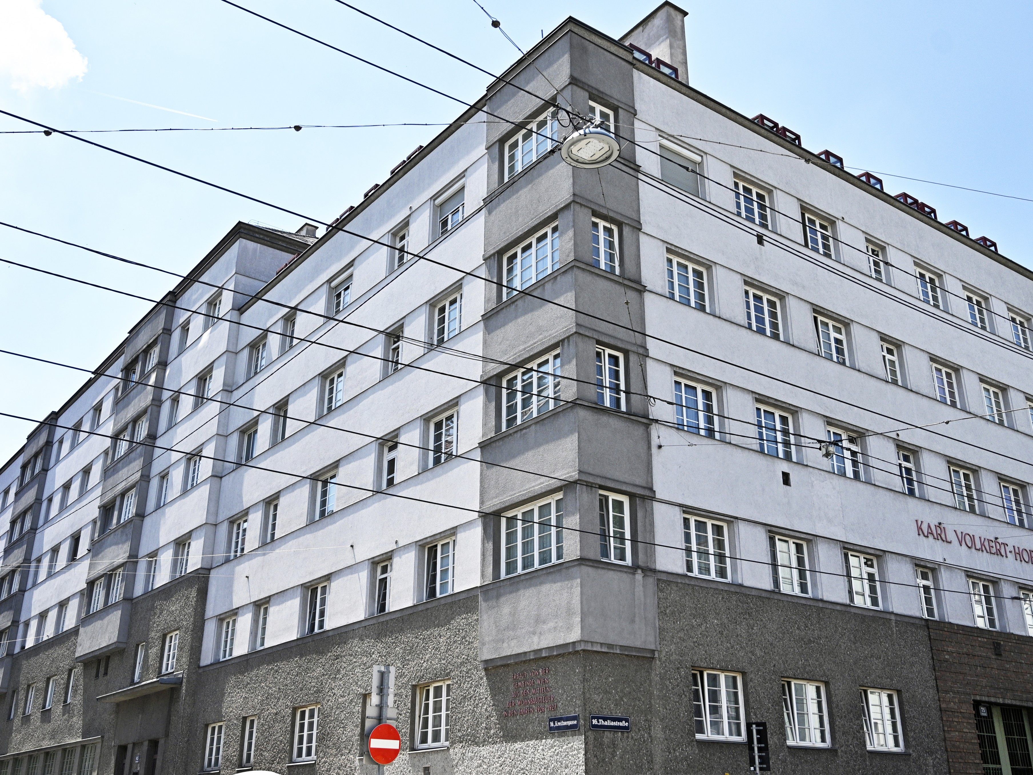 In einer Wohnung in Wien-Ottakring lebten die Verdächtigen neben der Leiche.