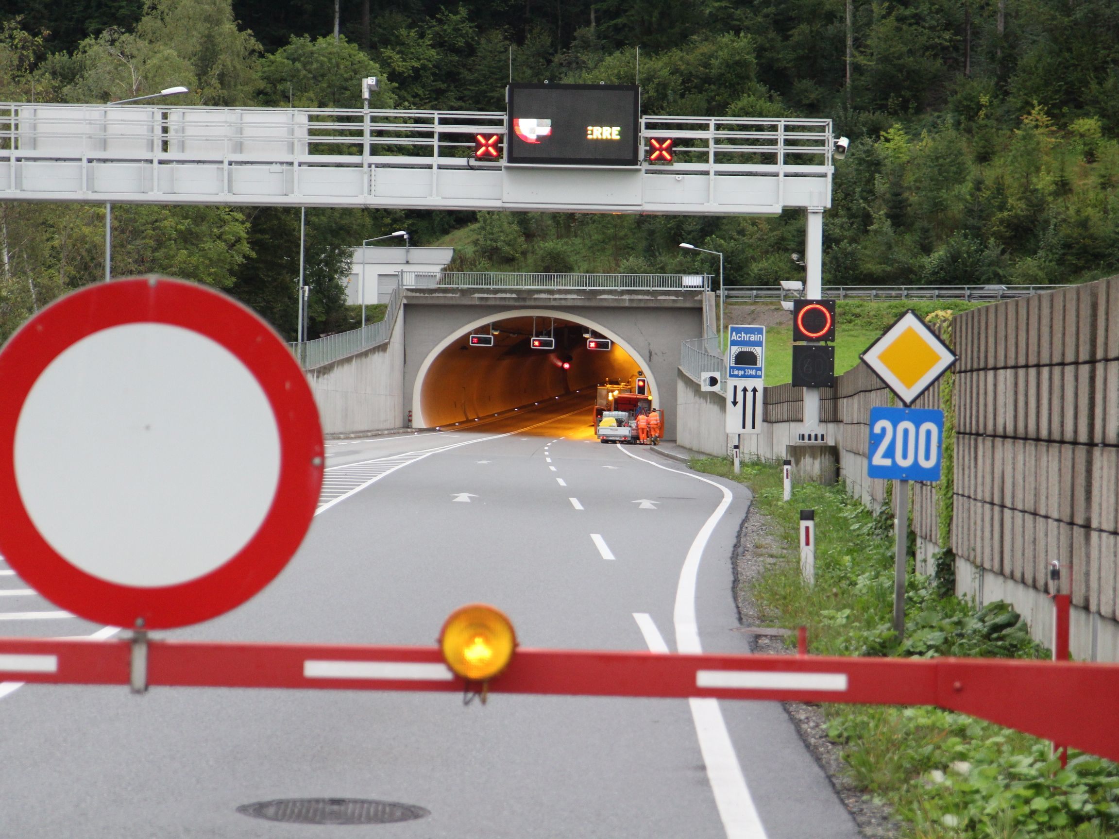 Im Achraintunnel werden für Wartungs- und Reinigungsarbeiten zwei Nachtsperren notwendig.