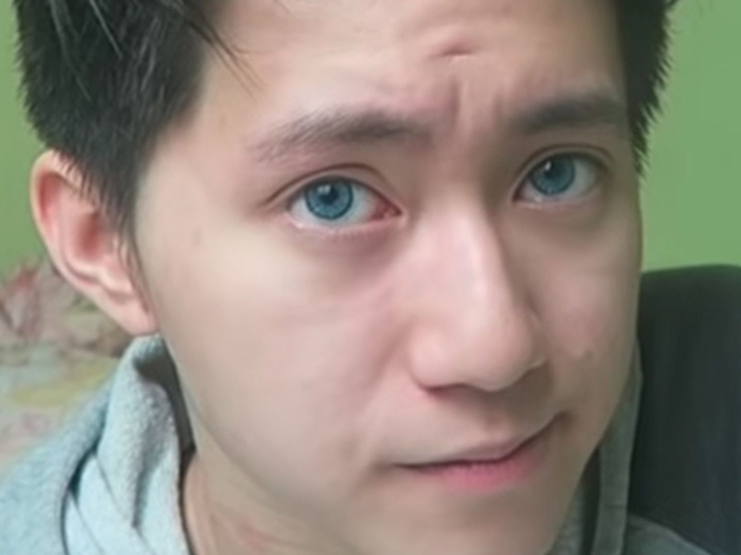 Kanghua Ren bekam eine Video-Sperre.