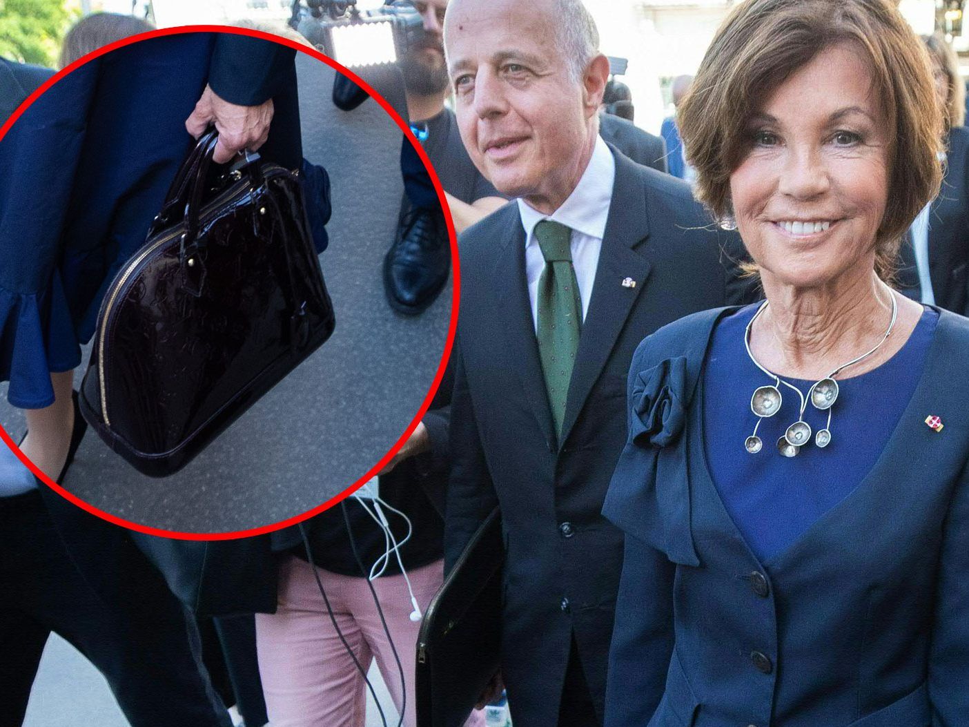 Kanzlerin Brigitte Bierlein präsentiert sich modebwusst und stilsicher mit Louis-Vuitton-Tasche.