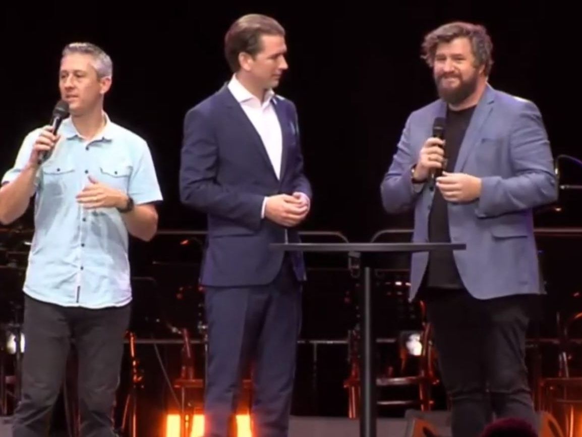 Sebastian Kurz auf der Bühne bei "Awakening Austria".
