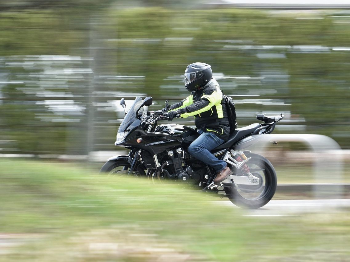 Am Motorrad entstand gröberer Sachschaden.