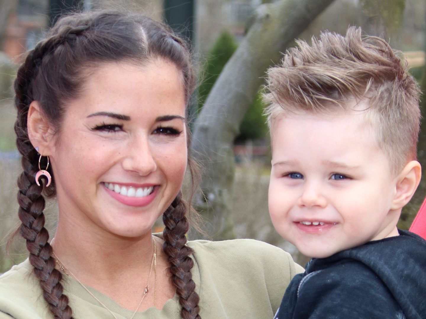 Sohn Alessio begleitet seine Mama oft.
