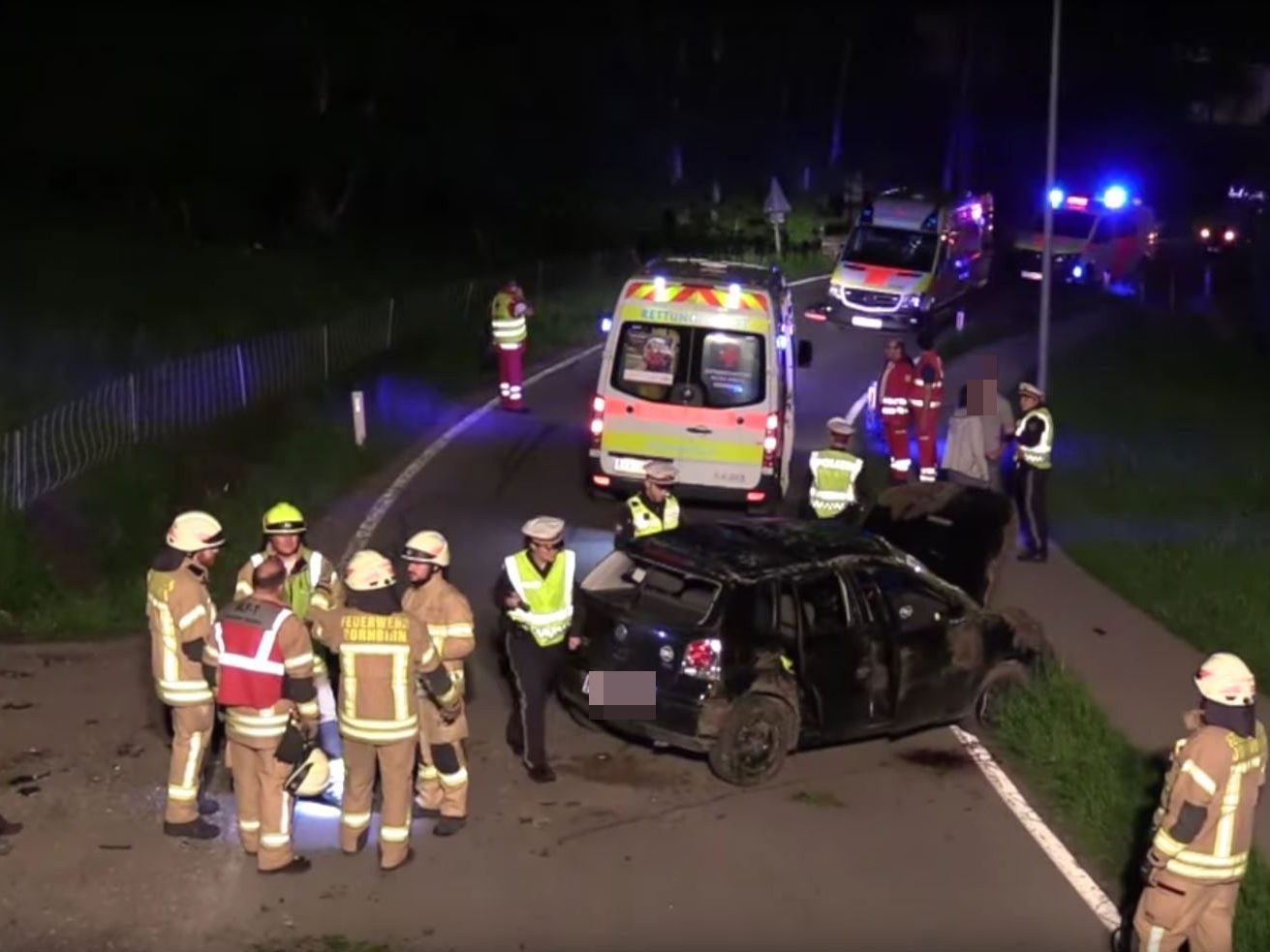 Bei dem Unfall wurden drei Personen verletzt.
