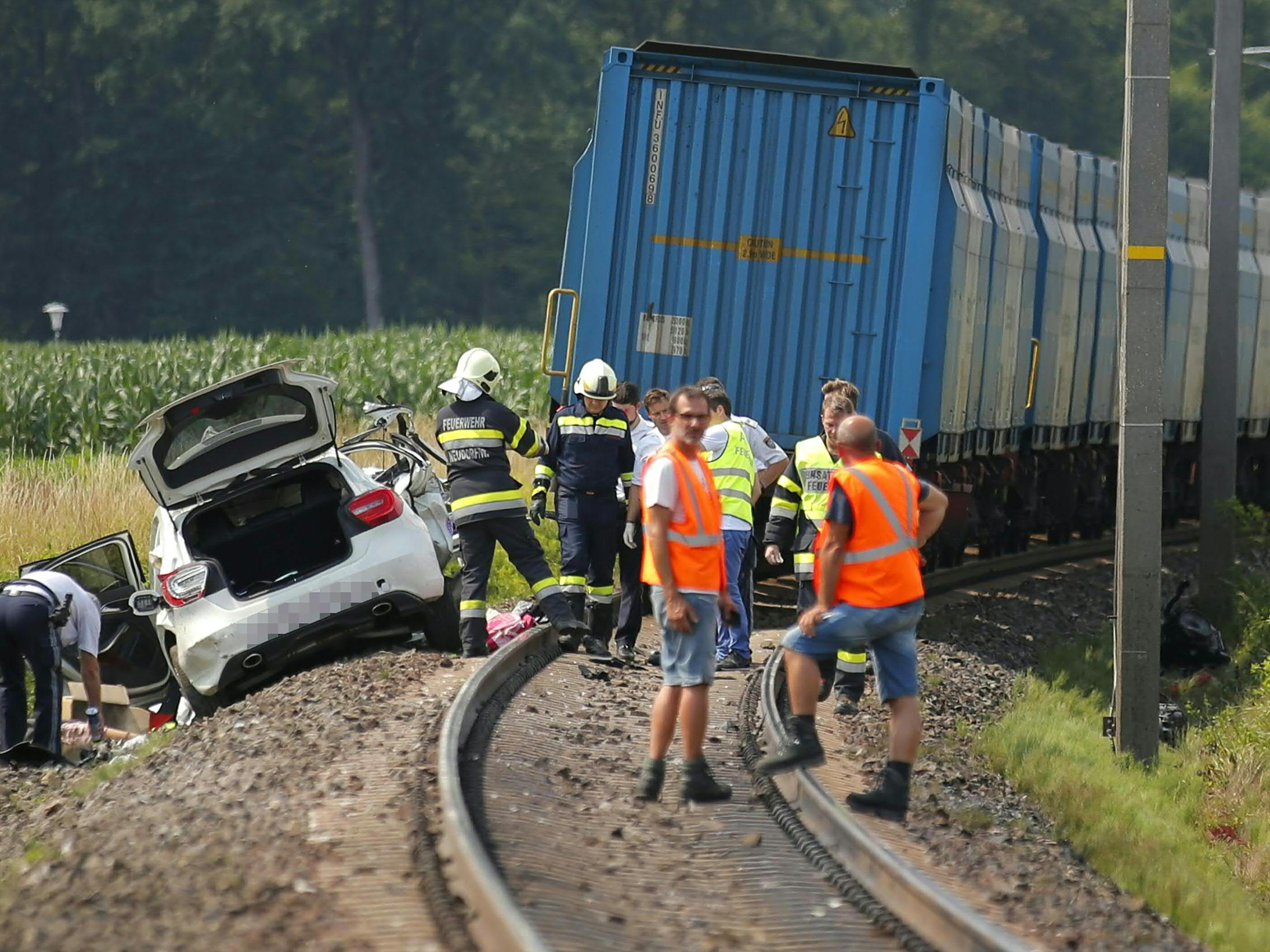 Die Pkw-Insassen wurden bei dem Unfall getötet.