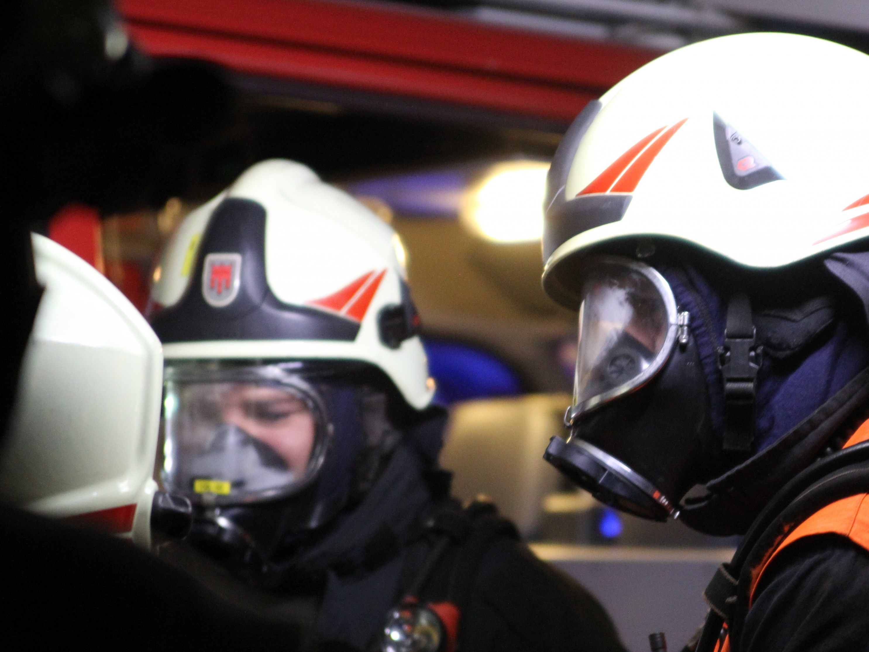 Die Feuerwehr musste auf der Fluh nur mehr Glutnester löschen. (Symbolbild)