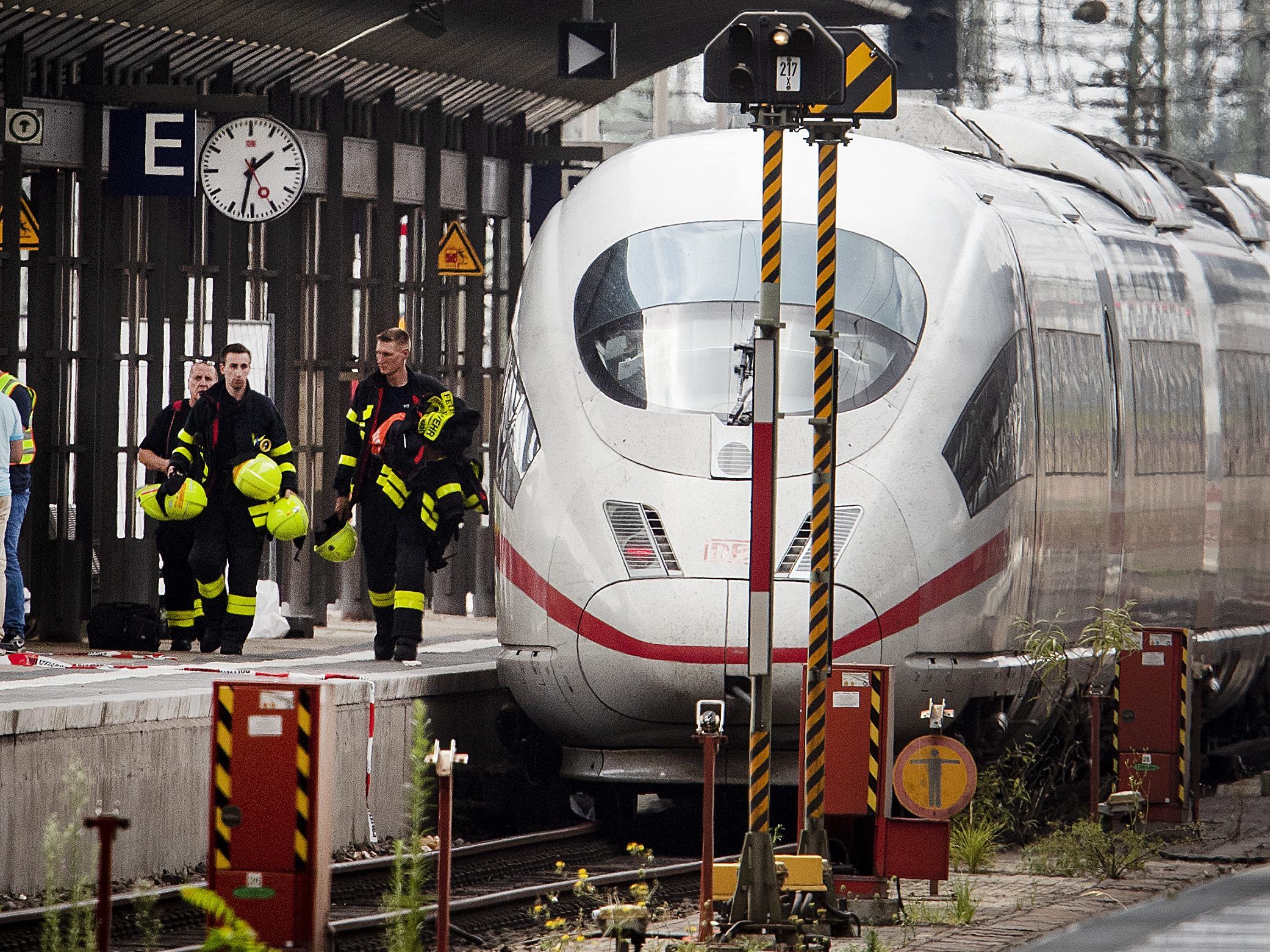 Der Bub wurde vor den Zug gestoßen und starb.