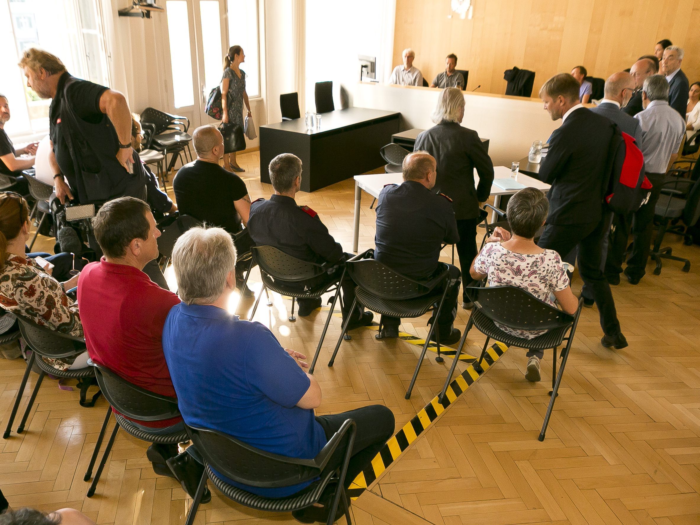 24 Monate teilbedingt - Drei weitere Angeklagte erhielten ebenfalls Haftstrafen.