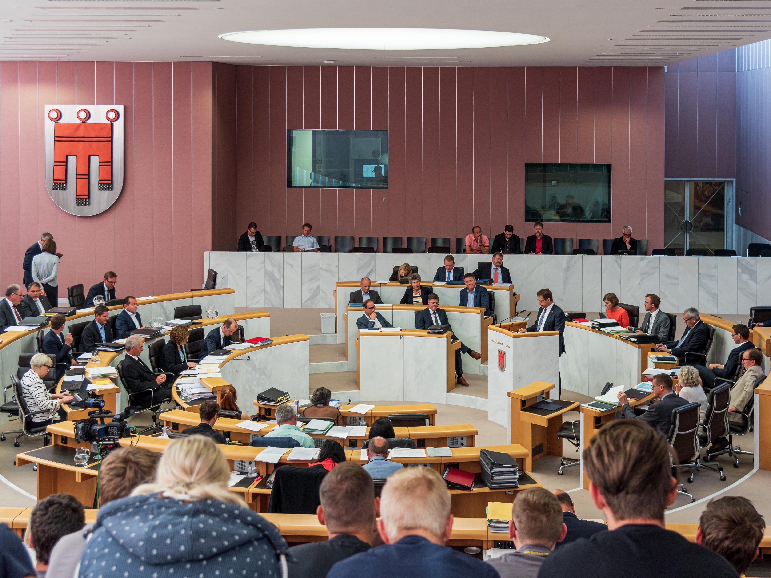 Gegen die Stimmen der ÖVP wurde der Beschluss im Landtag angenommen.