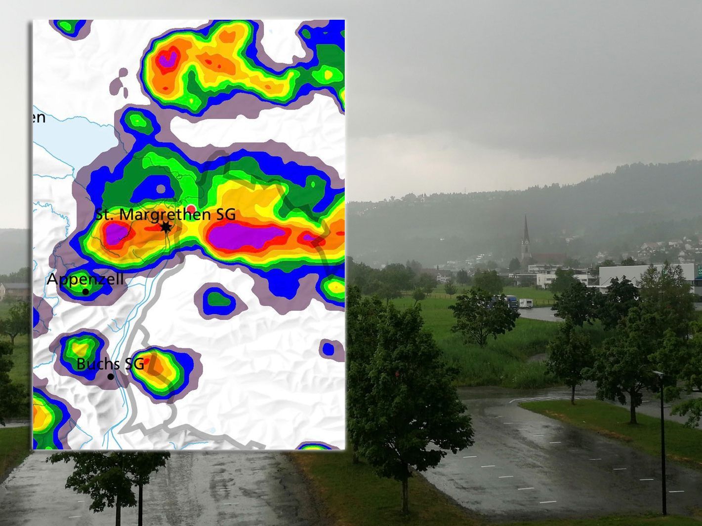 Die dunklen Gewitterwolken von Schwarzach aus in Richtung Bildstein.