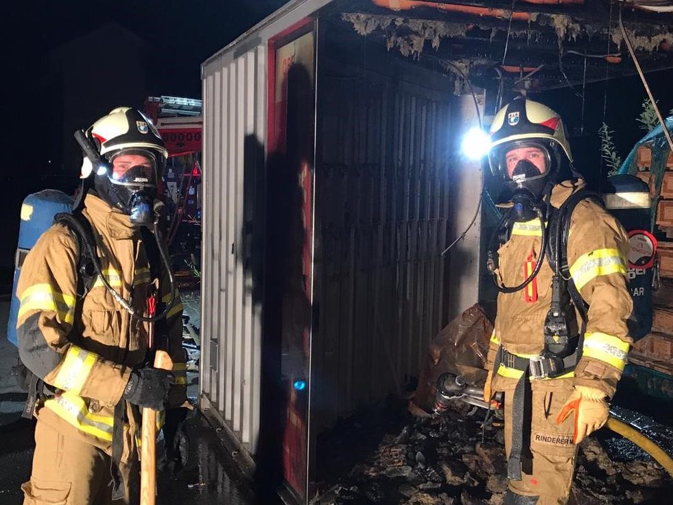 Nach einem Brand in Hard sucht die Feuerwehr nach Zeugen.