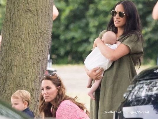 Kate und Meghan beim gemeinsamen Anfeuern ihrer Männer.