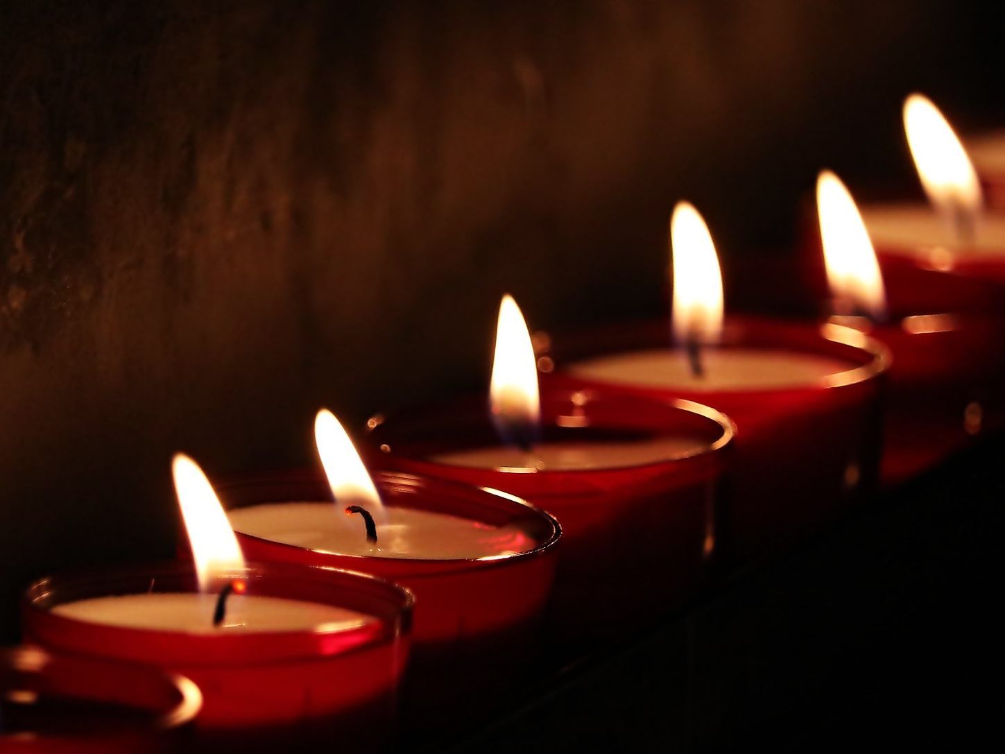 Die Themen reichten von Esoterik über Satanismus bis hin zu Verschwörungstheorien und Wunderheilungen.