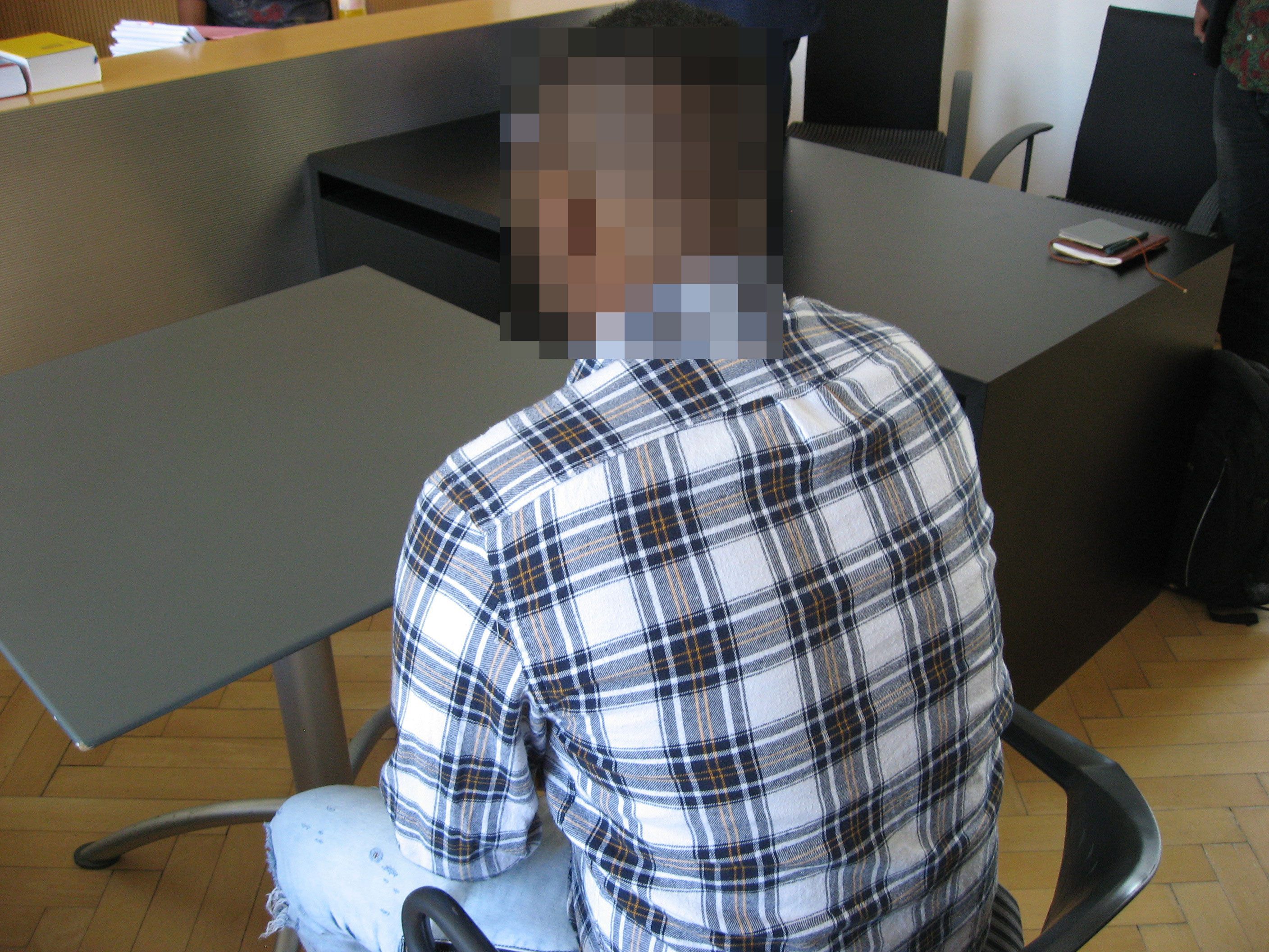 Der 27-Jährige steht wegen mehrerer Delikte vor Gericht.